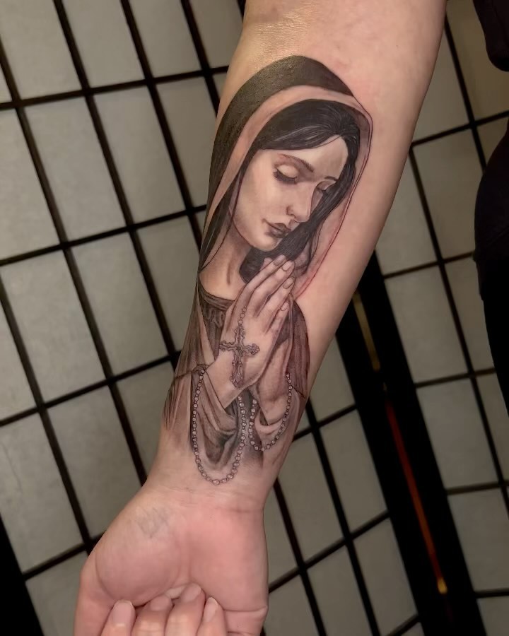 Praying woman realism tattoo on the forearm by jordyn ๐ญ