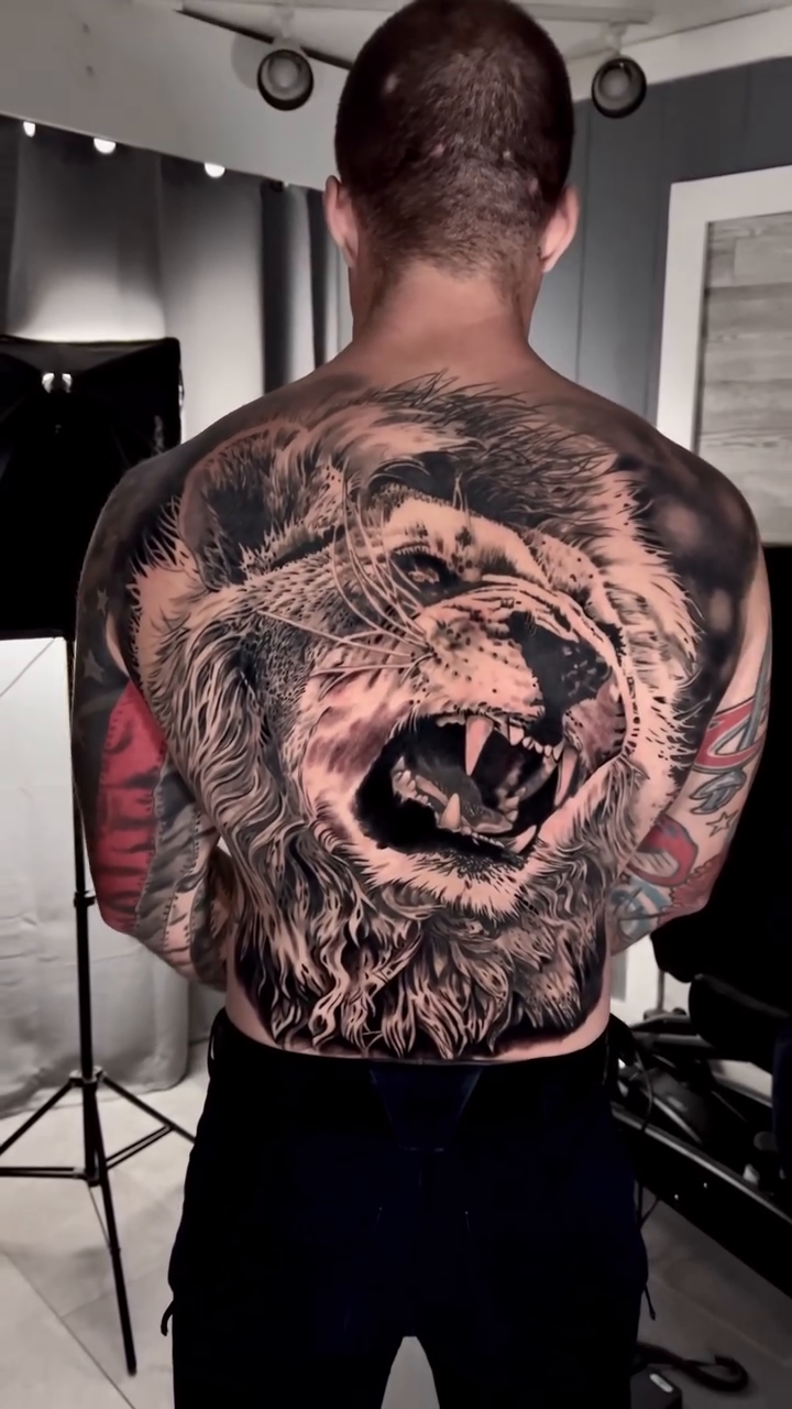 Lion's face on back realism tattoo on the back by Joshua Phillips, Mansfield, Ohio