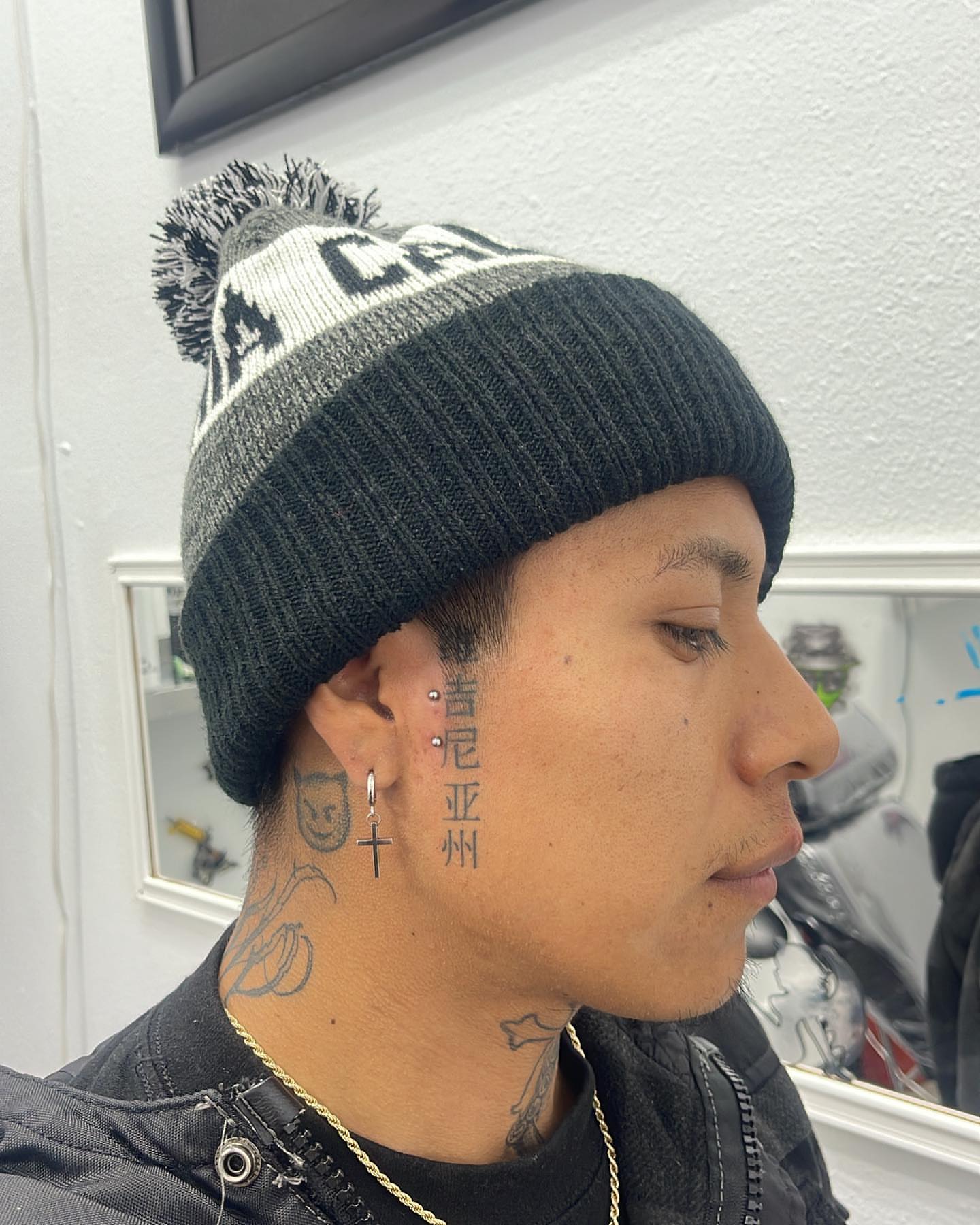 Cross American traditional tattoo on the head by Renzoe_piercingz