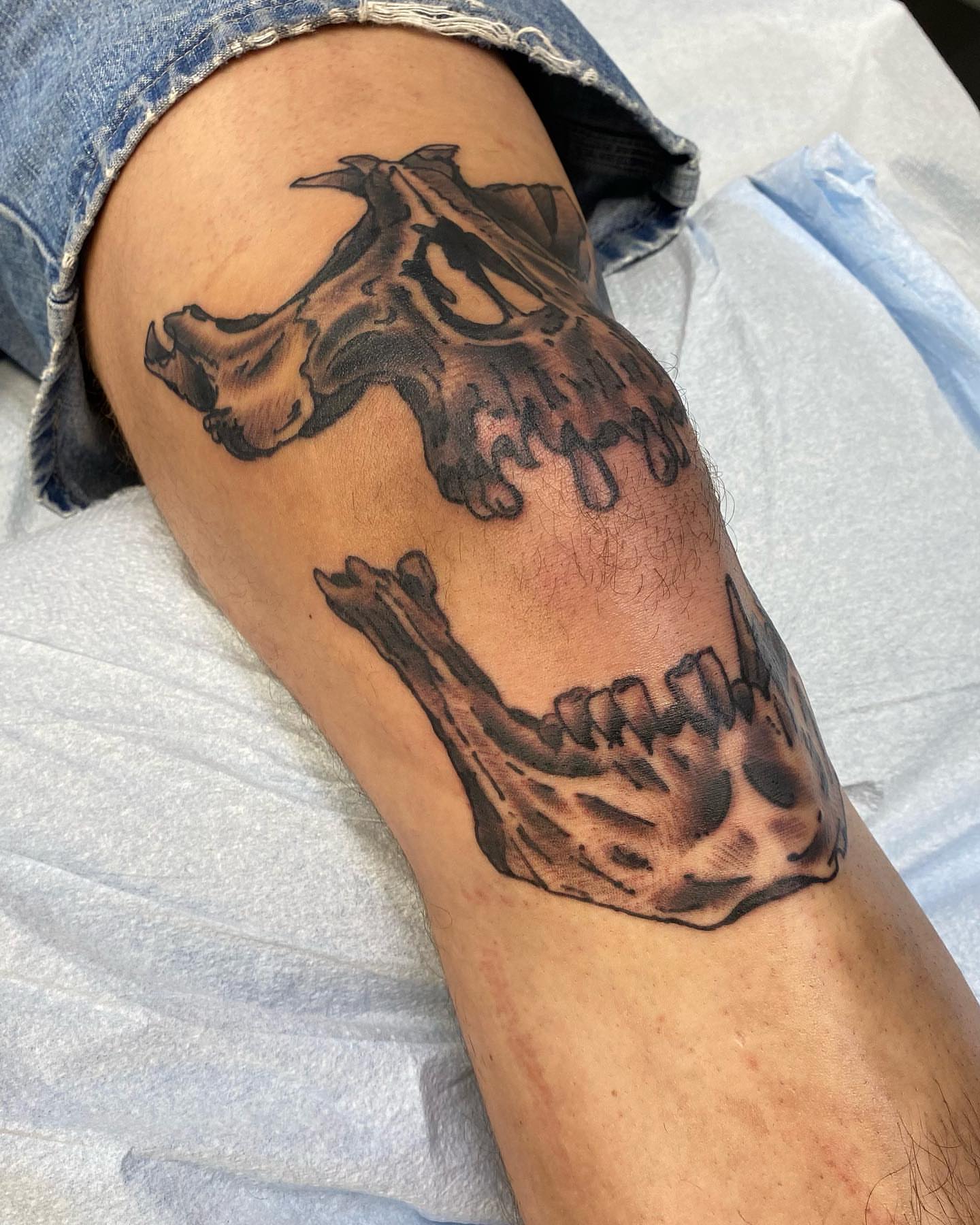Skull black and grey tattoo on the thigh by Jesse Ortega