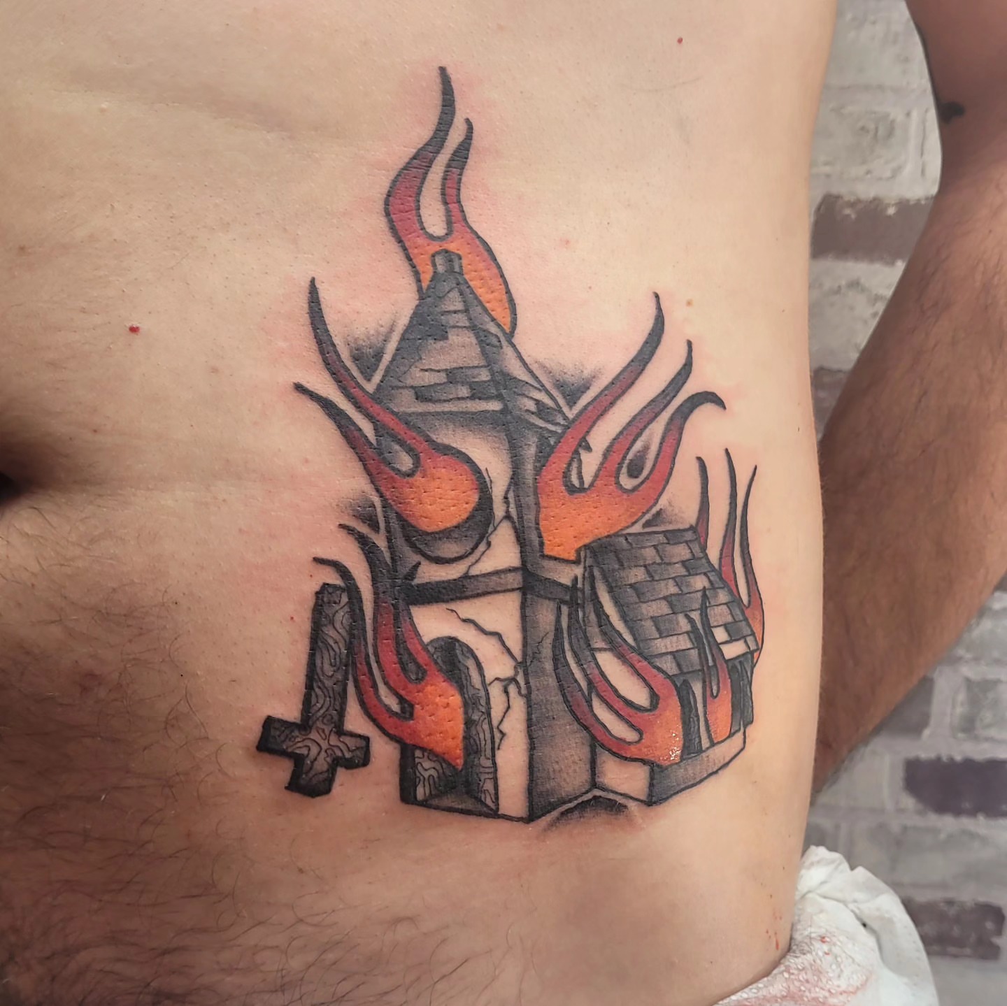 Burning house neo-traditional tattoo on the ribs by Gonzalo Pantona