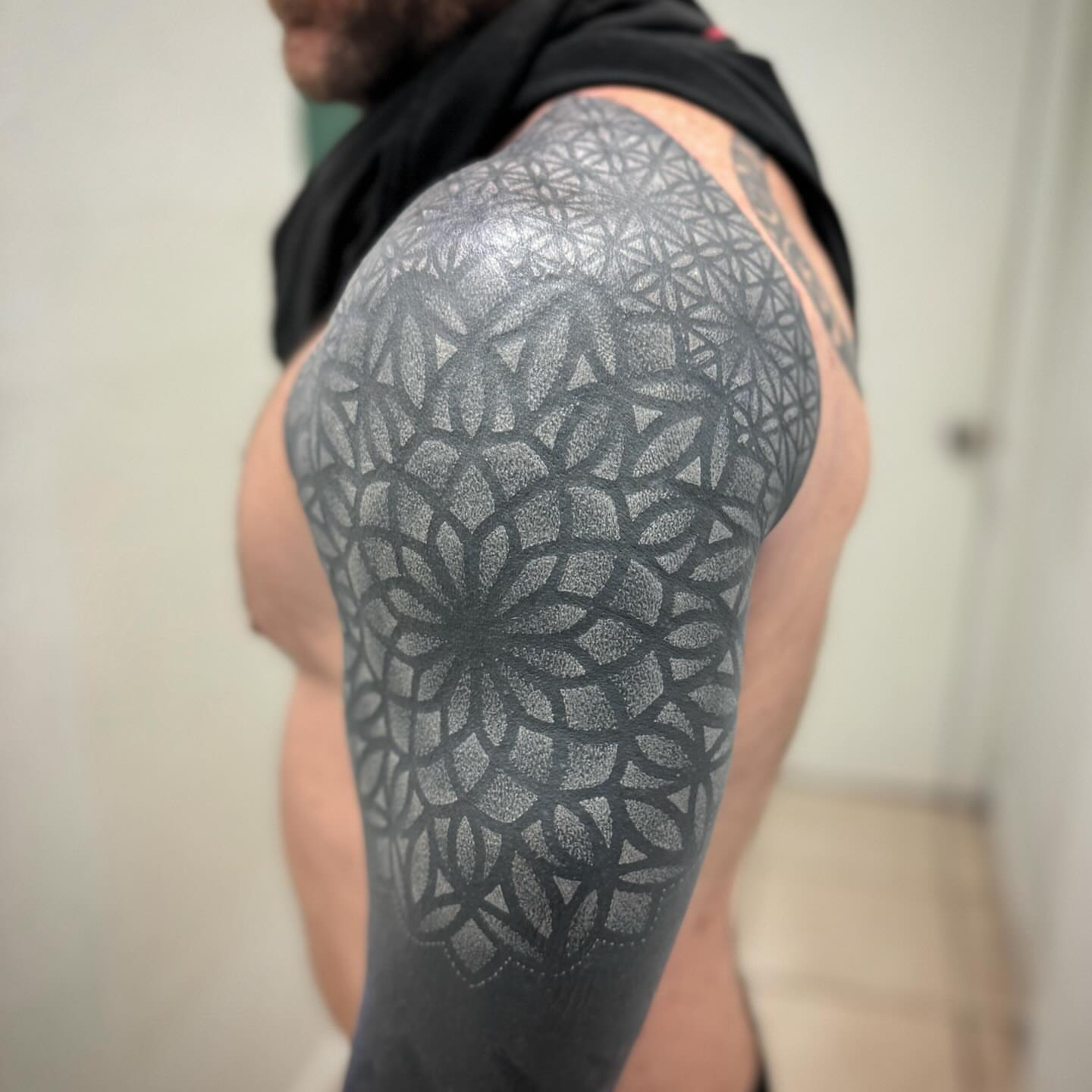 Tattoo by @paul_schnellmynuts — dotwork, geometric