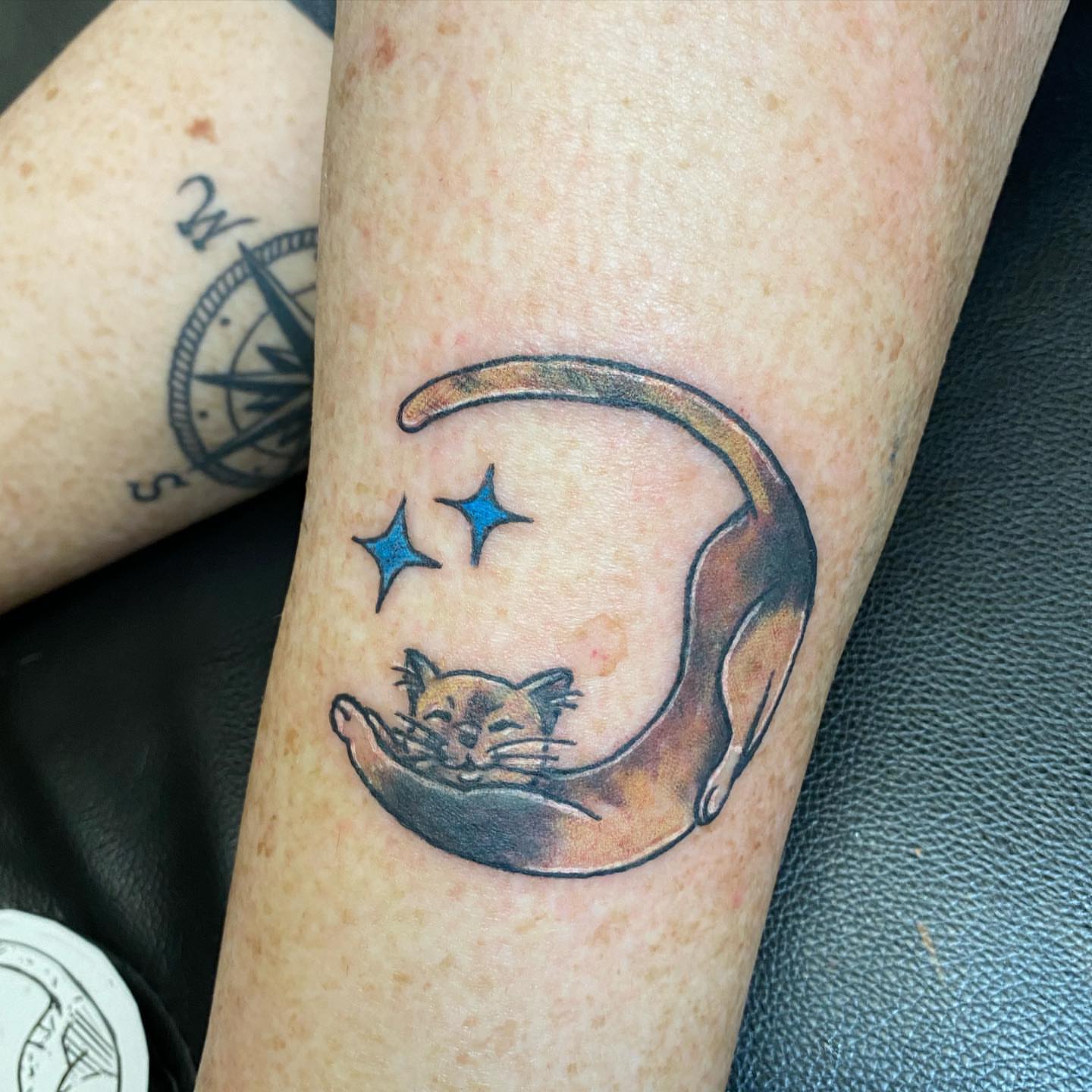 Tattoo by @miznola — dotwork, realism
