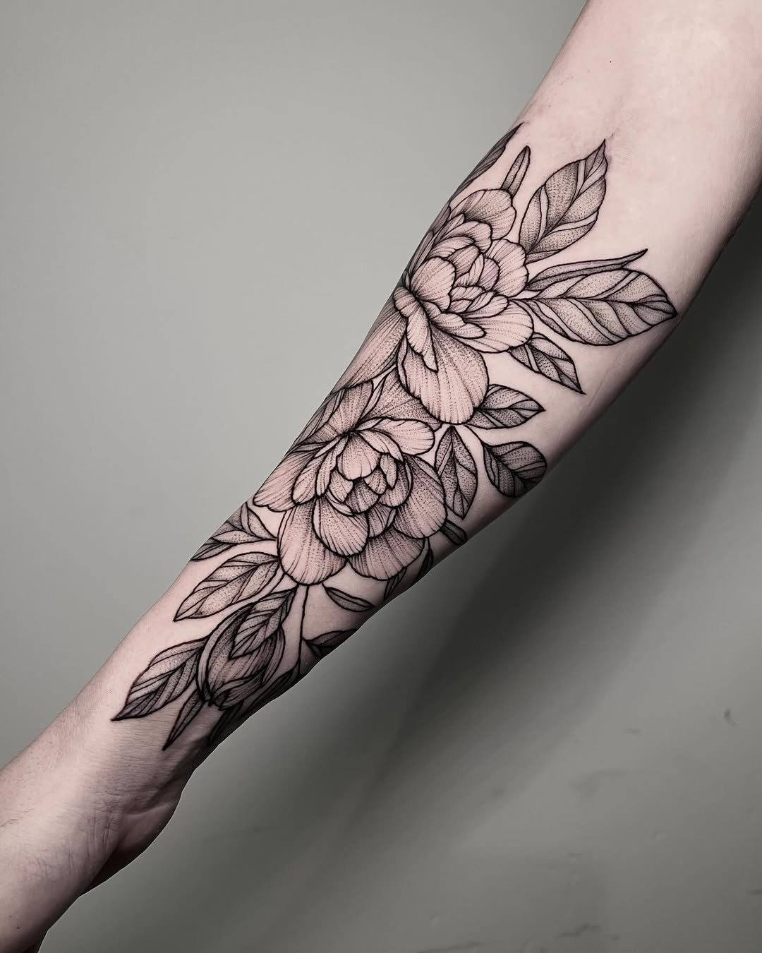 Tattoo by @shakuto_tattoos — fine_line, dotwork