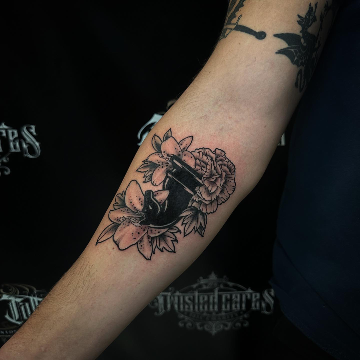 Flowers and guitar black and grey tattoo on the forearm by Raul Ortiz