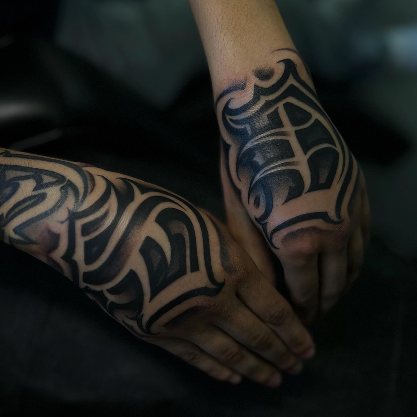 Tribal pattern tribal tattoo on the hand by Aleckzi Ramos