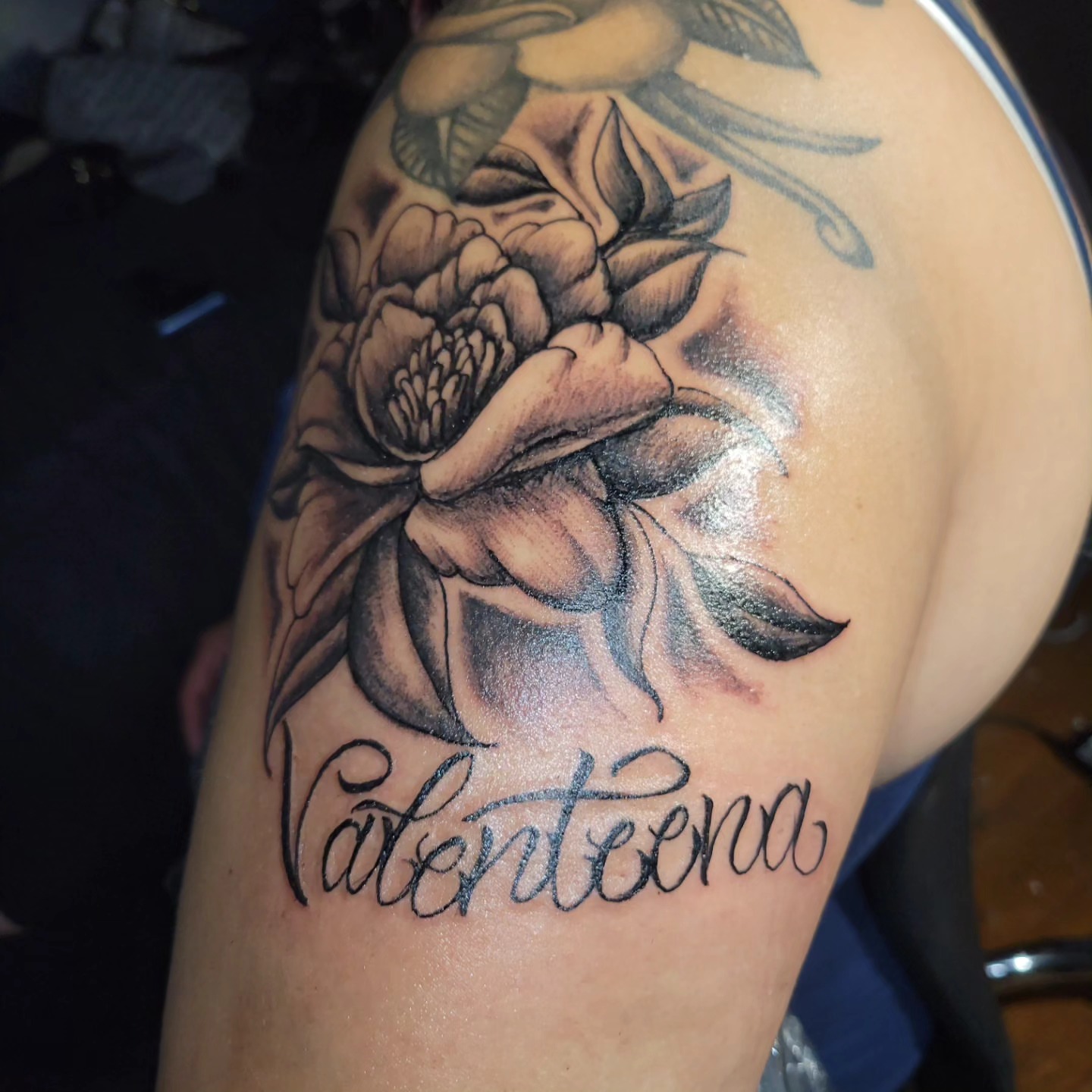 Flower black and grey tattoo on the shoulder by Markus Hicks