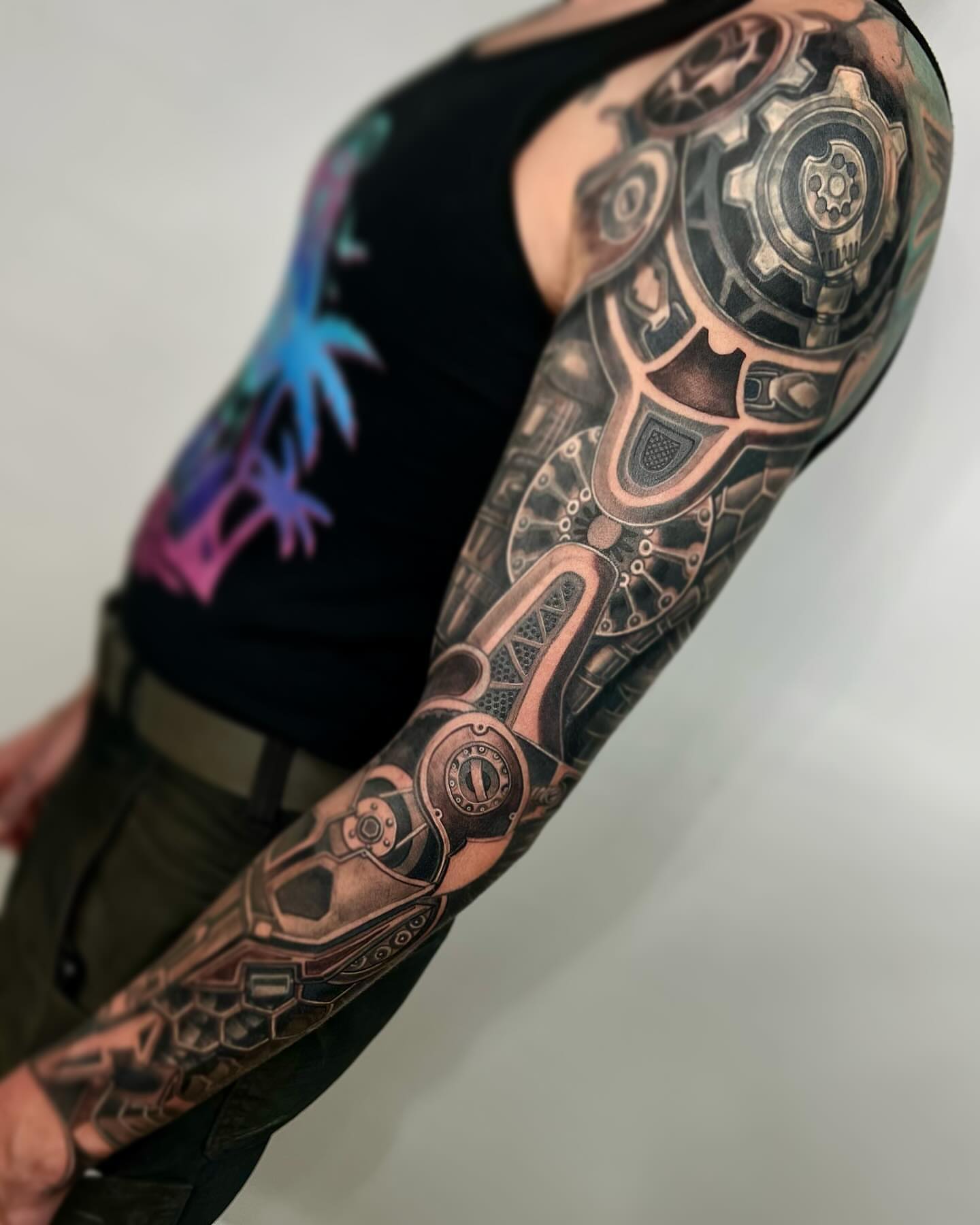 Mechanical gears geometric tattoo on the upper arm by Vinny Holistic Ink