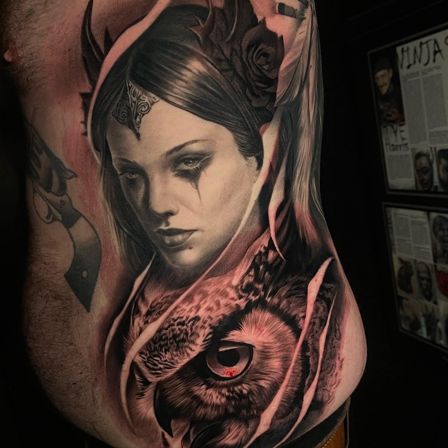 Woman with owl realism tattoo on the thigh by Martin Reyes Jr