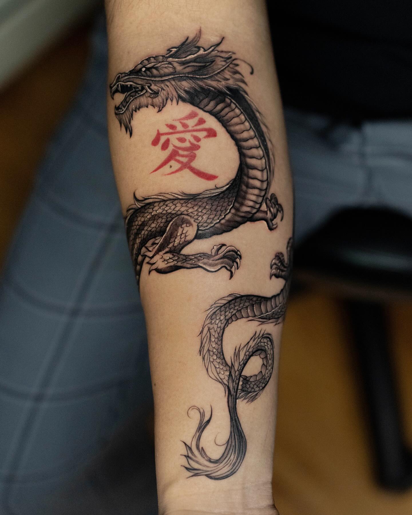 Dragon black and grey tattoo on the forearm by Alejo Ibanez Tattoo