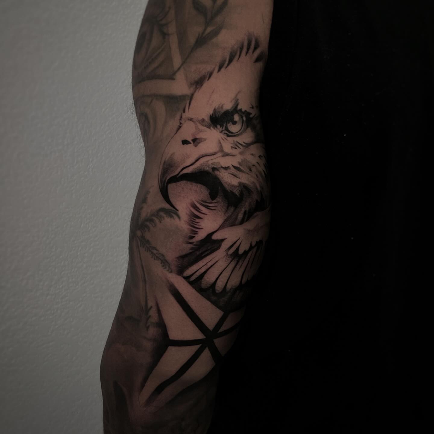 Eagle realism tattoo on the forearm by 𝐓𝐚𝐭𝐭𝐨𝐨 👩🏻‍🎨