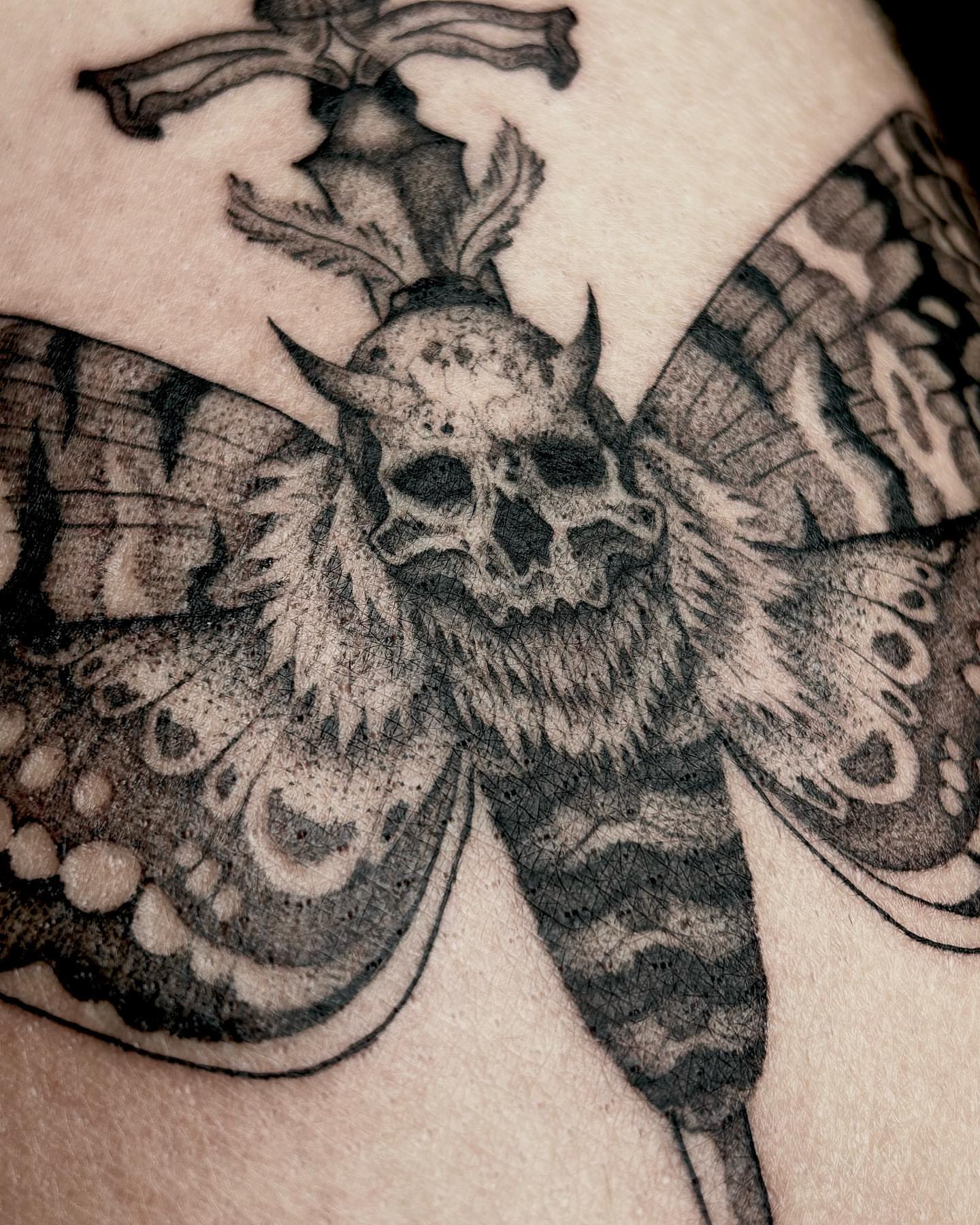 Tattoo by @savmaxtatz โ black_and_grey, realism
