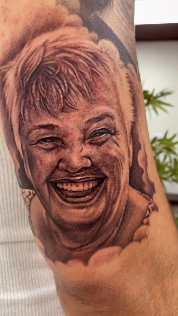 Portrait of a laughing woman realism tattoo by RTK - ᴛᴀᴛᴛᴏᴏ ᴀʀᴛɪꜱᴛ