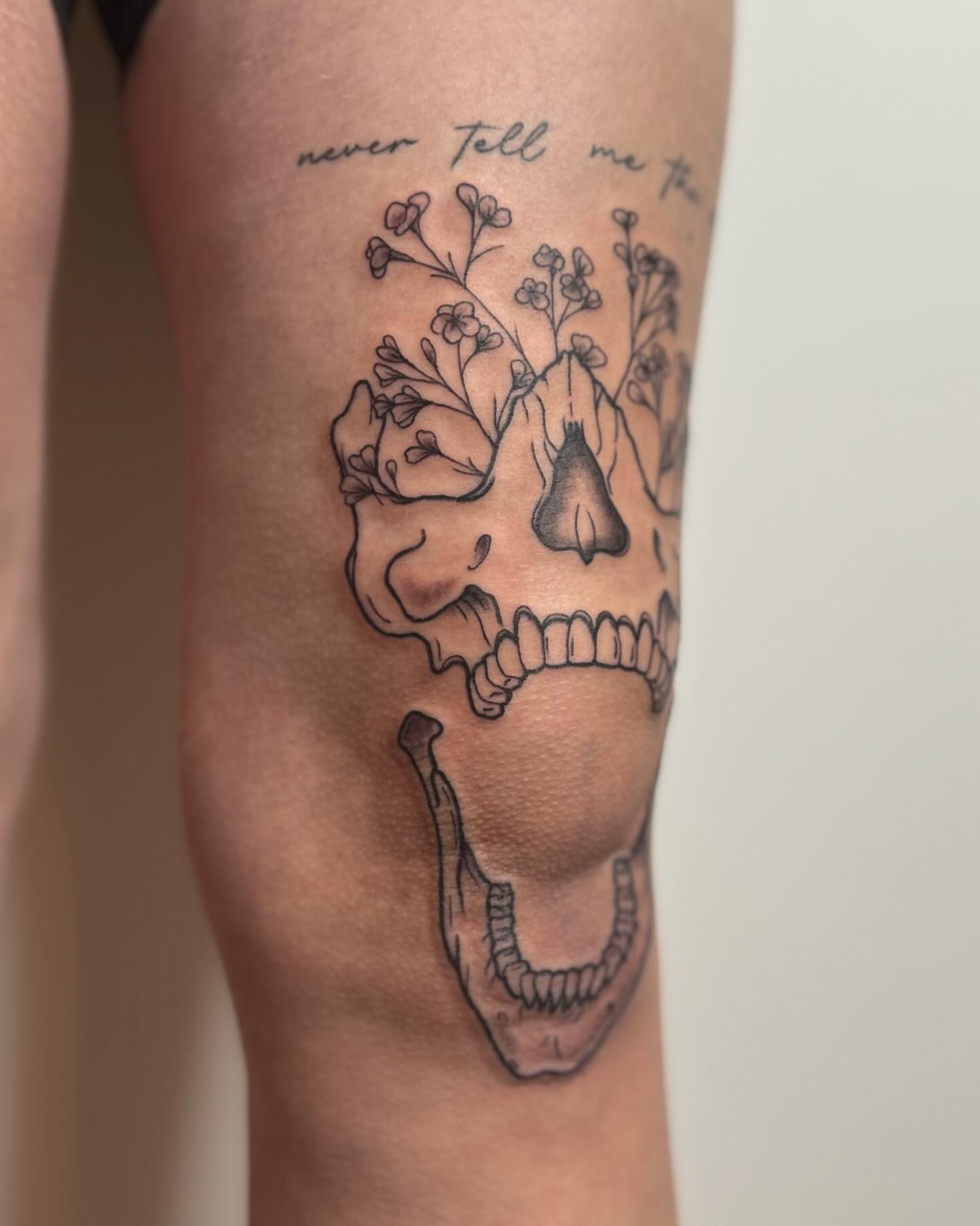 Tattoo by @astrearomerotattoos — black_and_grey