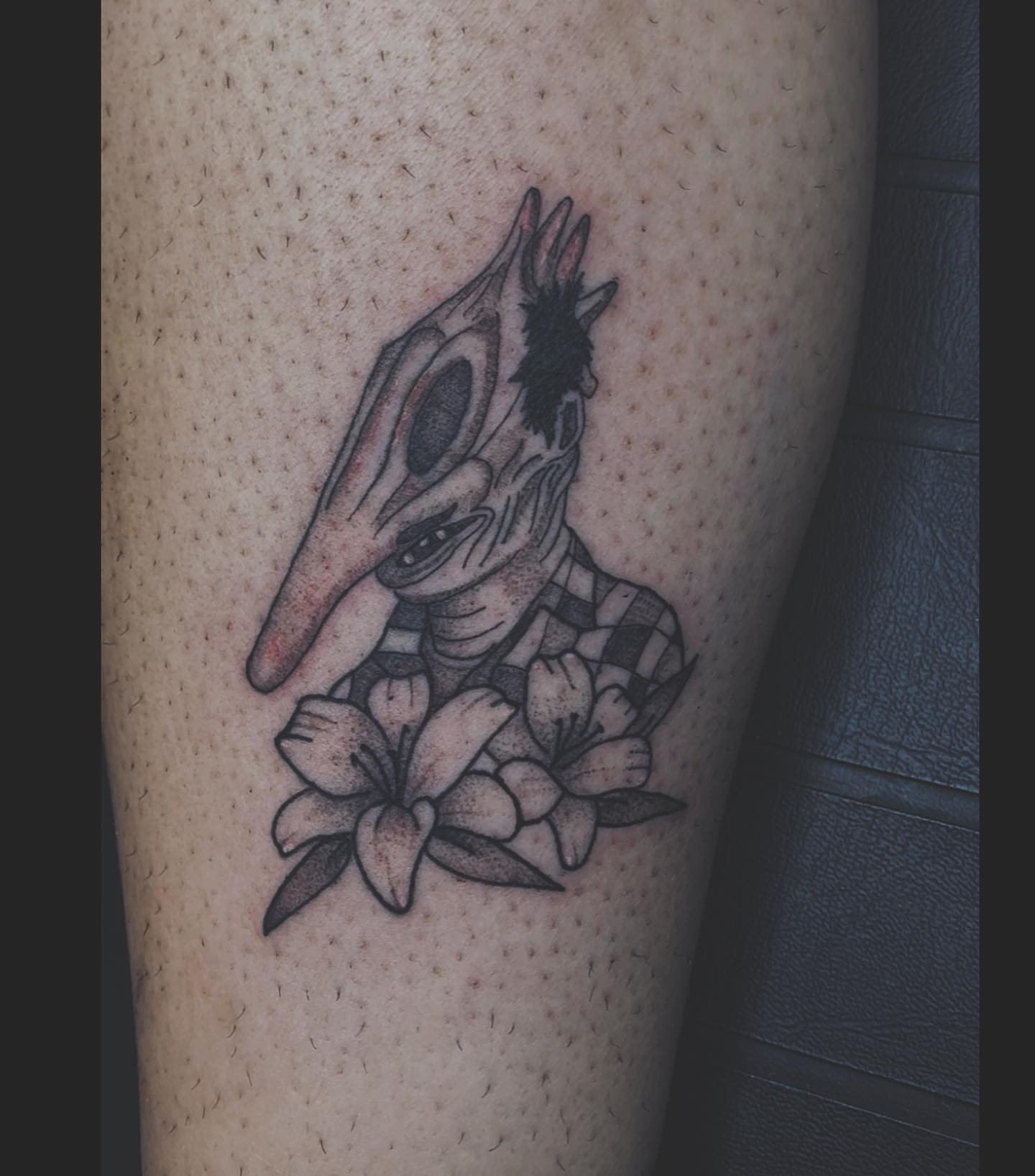 Skull with flowers dotwork tattoo on the thigh by V