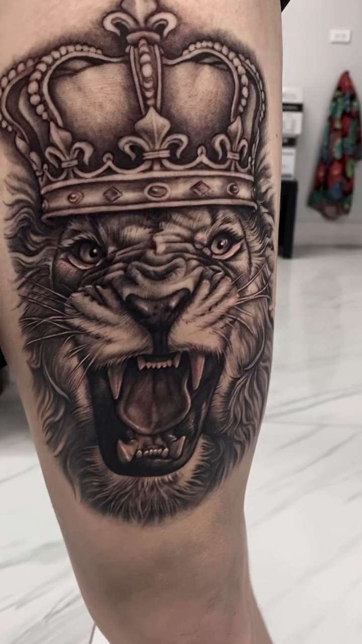 Lion wearing a crown realism tattoo by RTK - ᴛᴀᴛᴛᴏᴏ ᴀʀᴛɪꜱᴛ