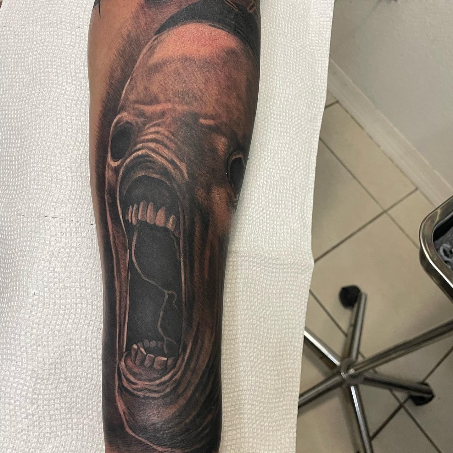 Scream realism tattoo on the forearm by payaso
