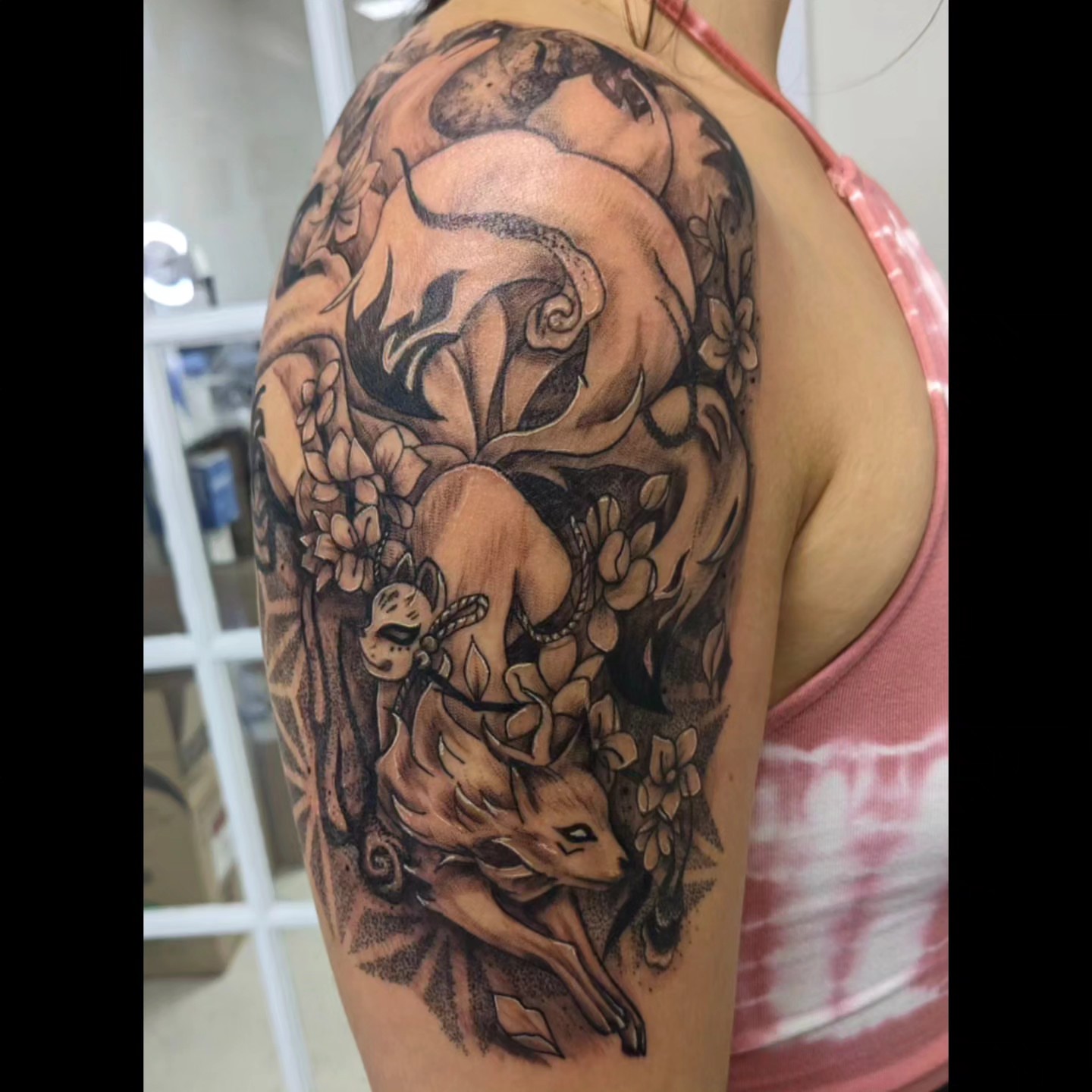 Deer and flowers realism tattoo on the shoulder by Ed Gonzalez