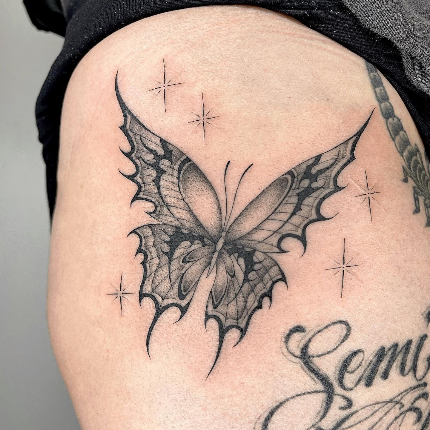Tattoo by @tiyannagarlic — black_and_grey