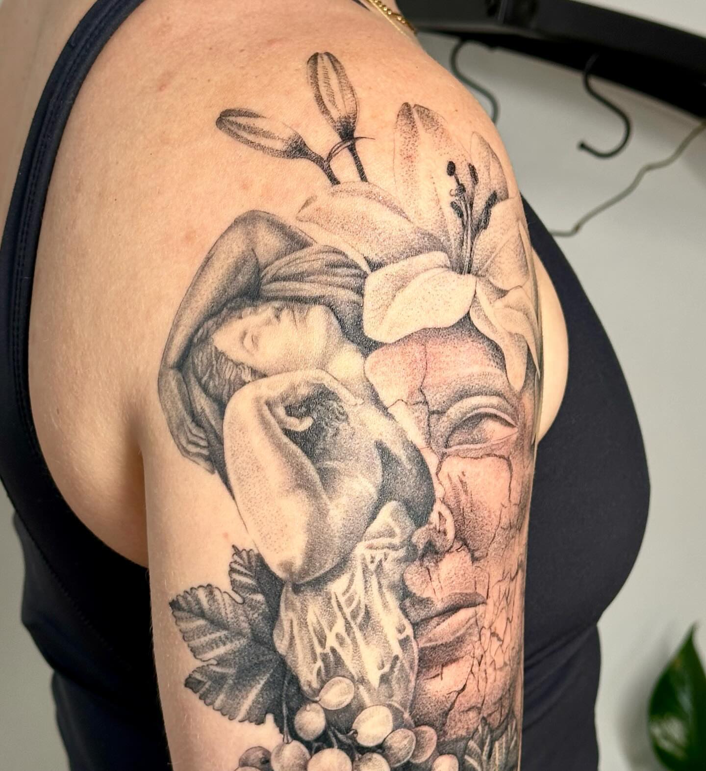 Tattoo by @artbyalyssacarbonara β dotwork, realism