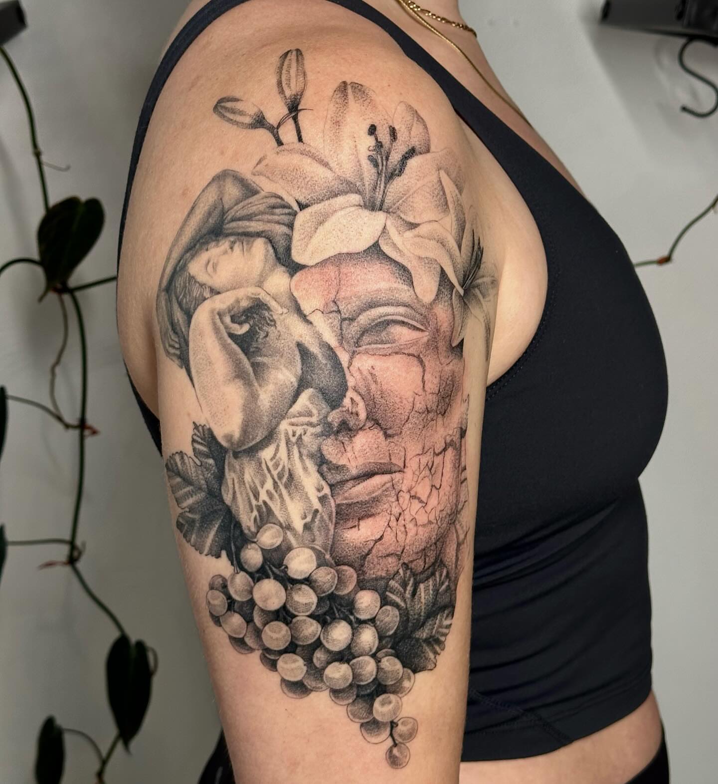 Tattoo by @artbyalyssacarbonara β realism, dotwork
