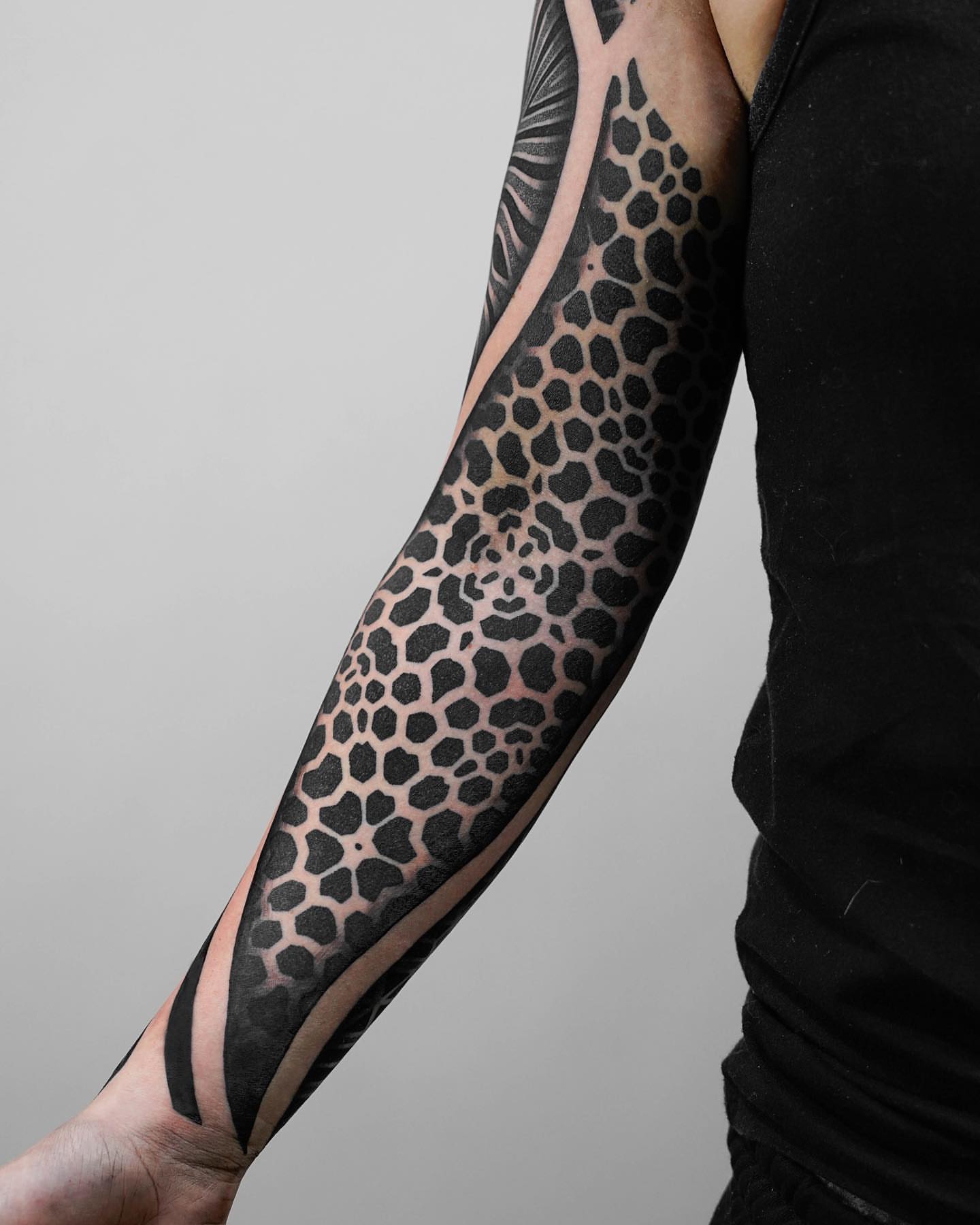 Tattoo by @rjxdots — black_and_grey, geometric