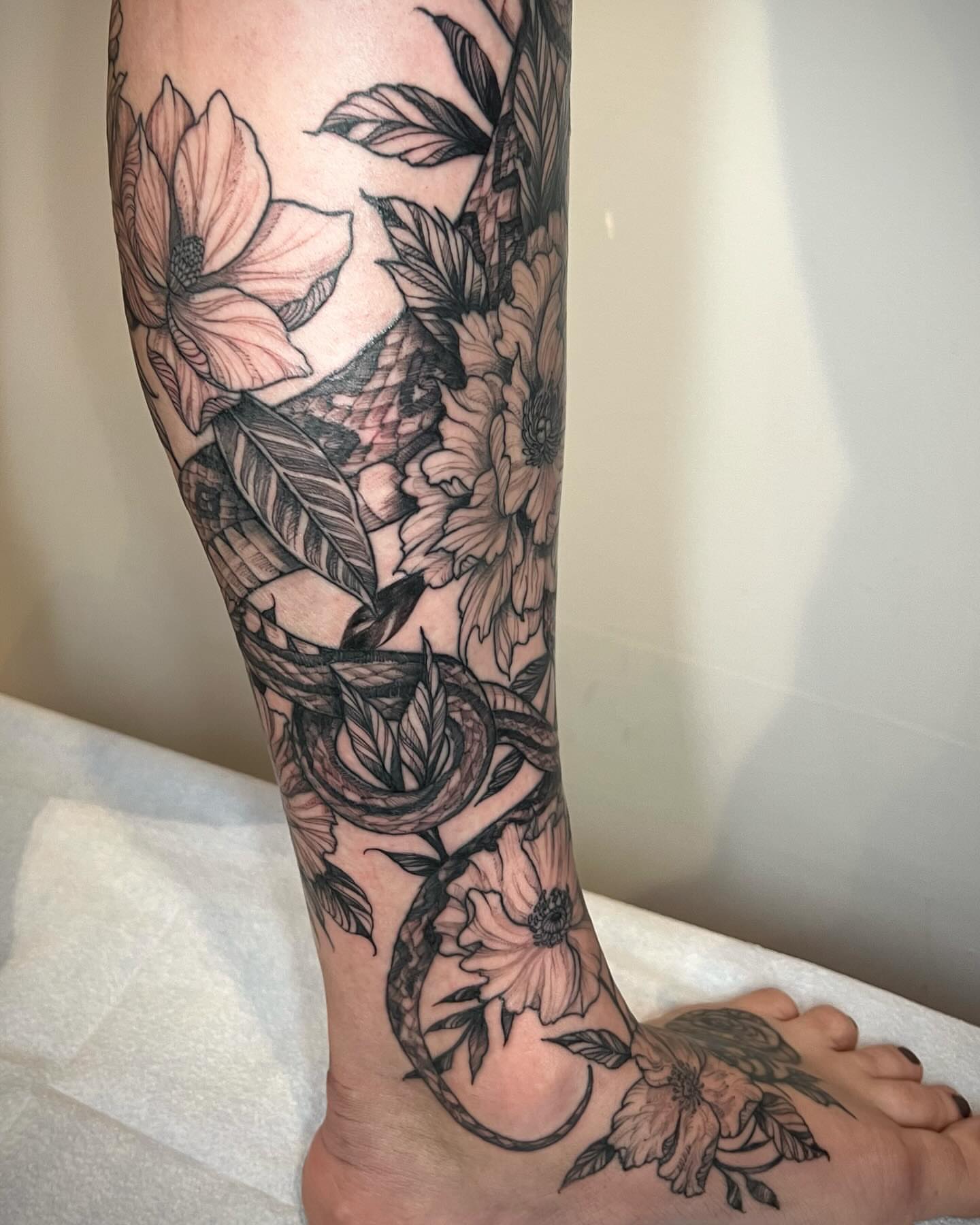 Tattoo by @judeletronik_tattoo — black_and_grey, realism