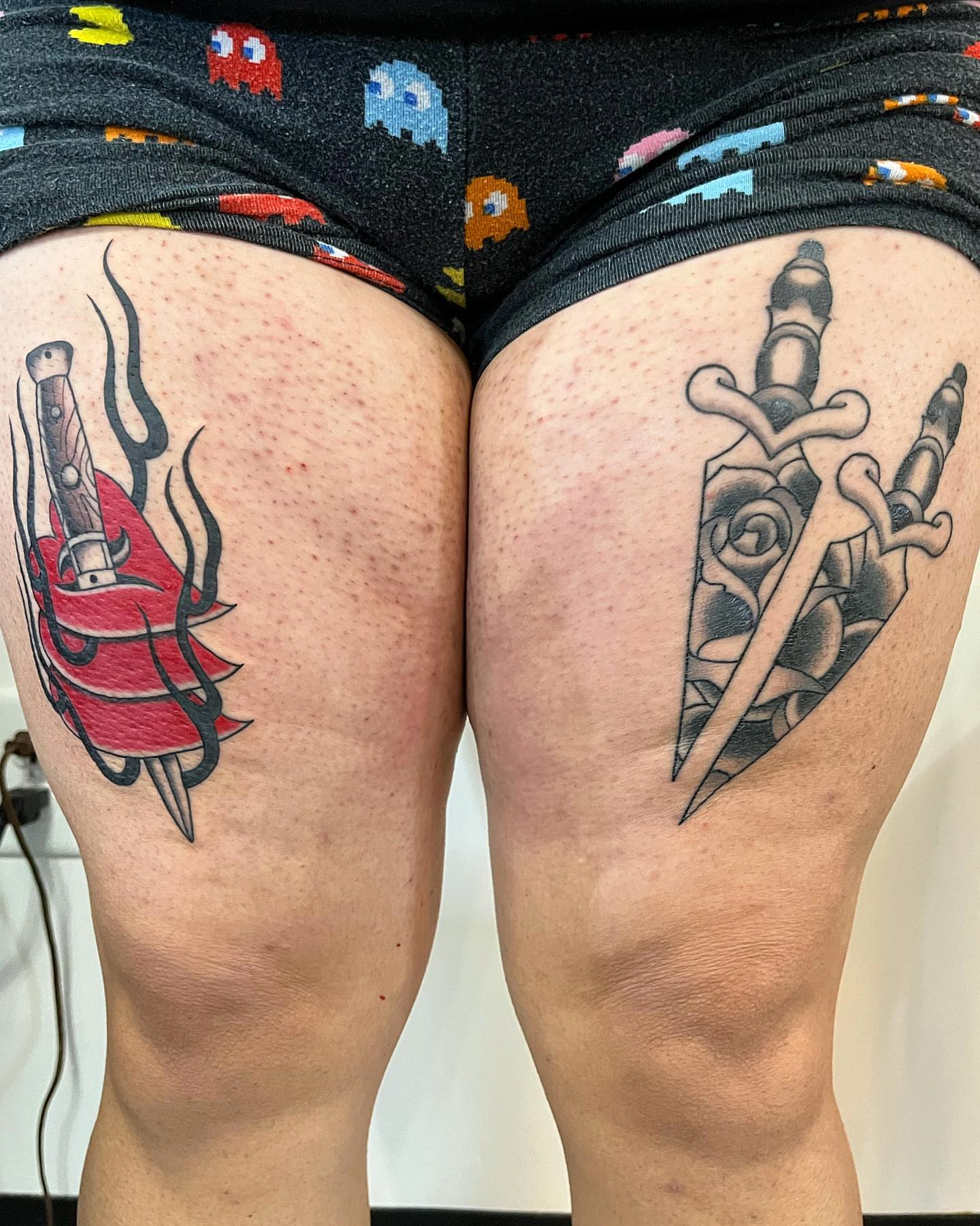Knife and roses black and grey tattoo on the thigh by Pedroux M.