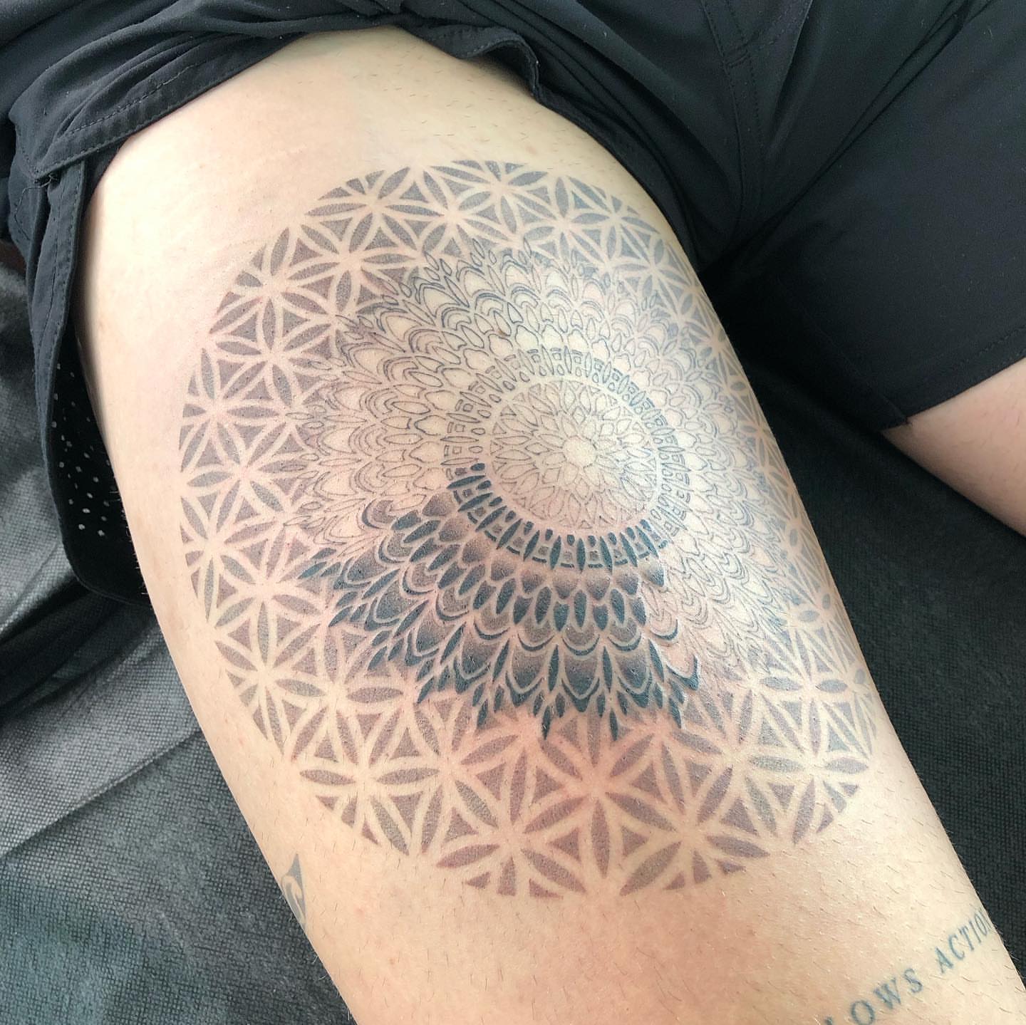 Geometric mandala geometric tattoo on the thigh by Jason Lu ✪