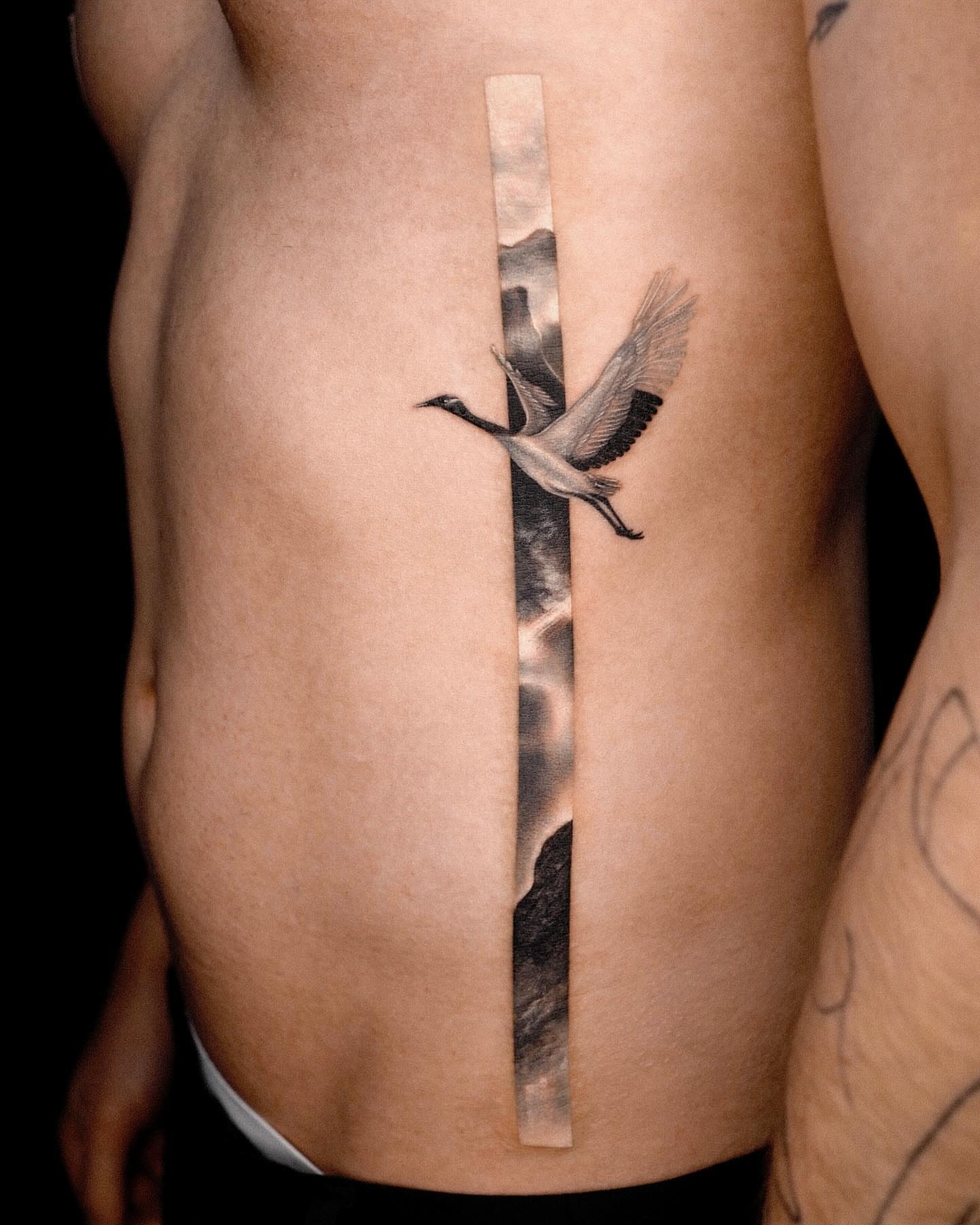 Bird realism tattoo on the ribs by Rizn