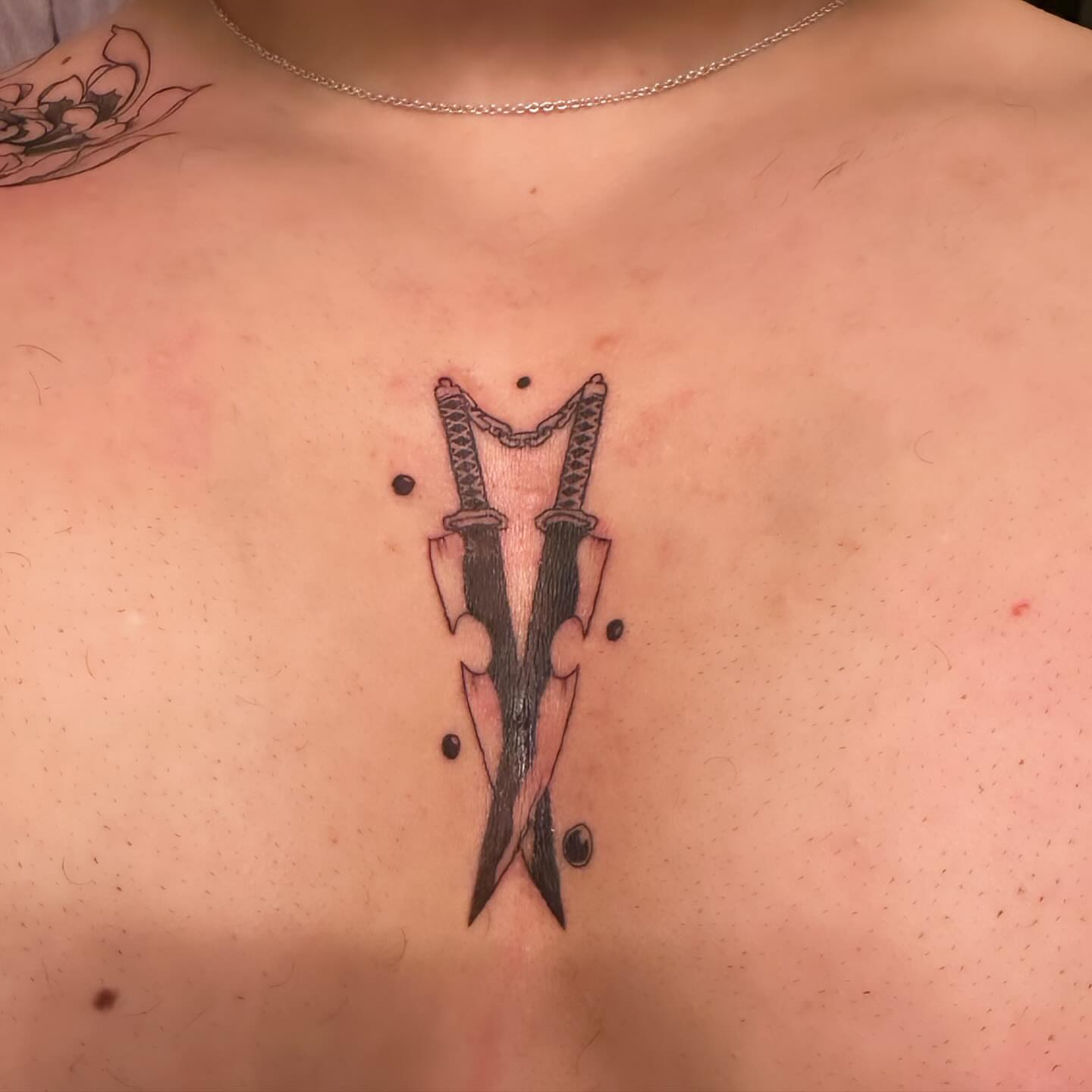 Knives black and grey tattoo on the chest by Sonia vidal
