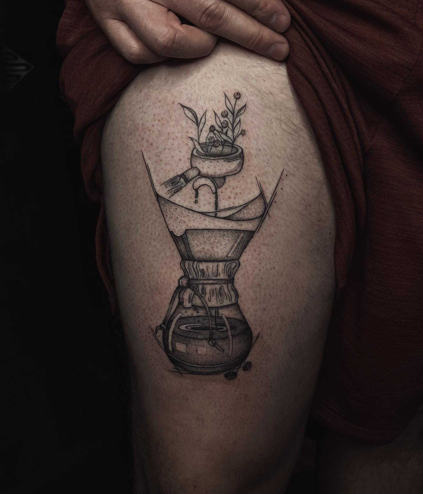 Chemex coffee maker dotwork tattoo on the thigh by Tattoo Yulia Kononenko
