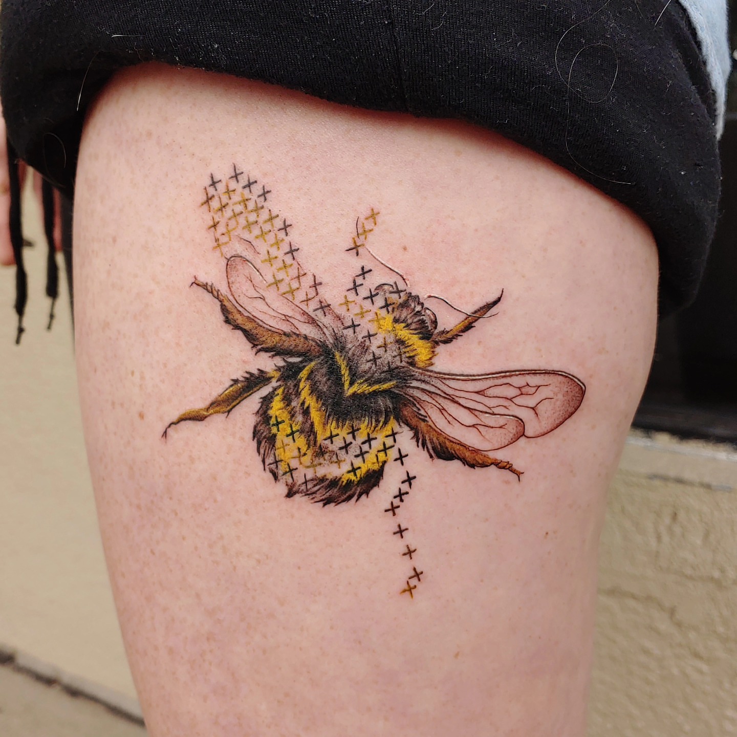 Bee realism tattoo on the thigh by ✨Vii Duquette✨