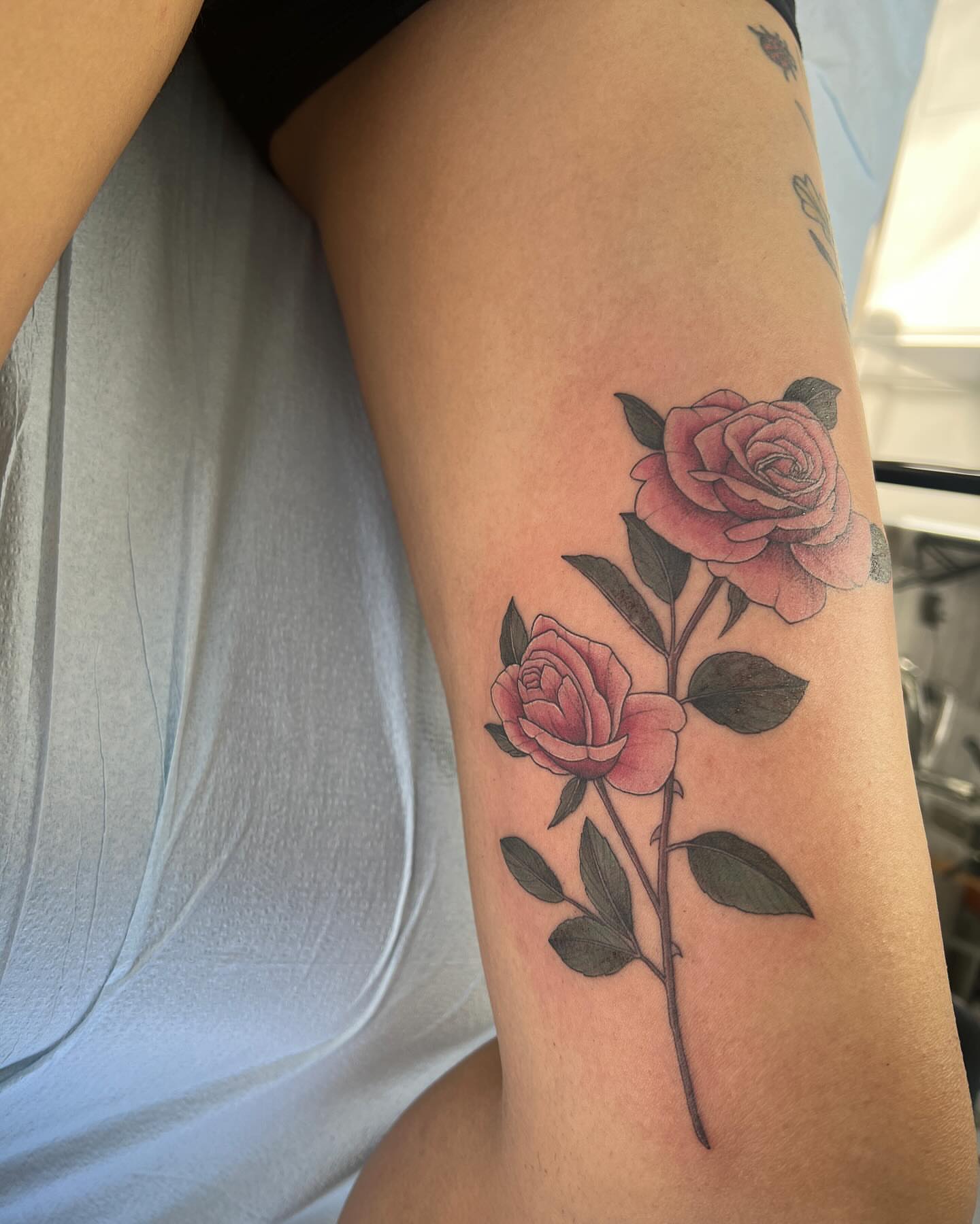 Roses realism tattoo on the forearm by See See : botanical tattoo artist :