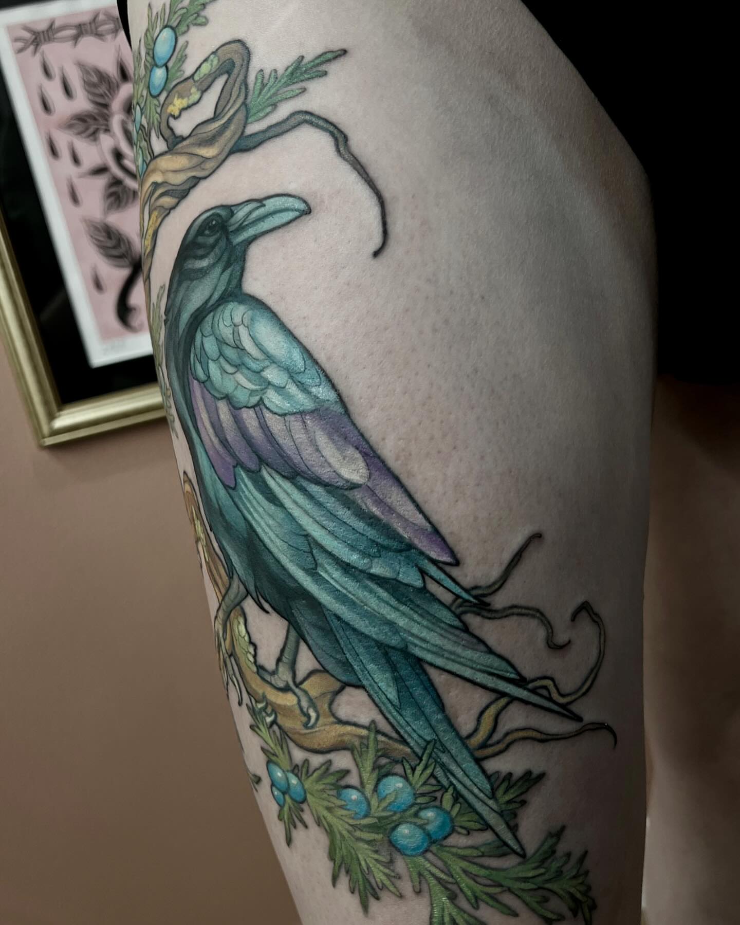 Raven realism tattoo on the thigh by β₯πΈππͺπ€π€π ππβπππβ₯