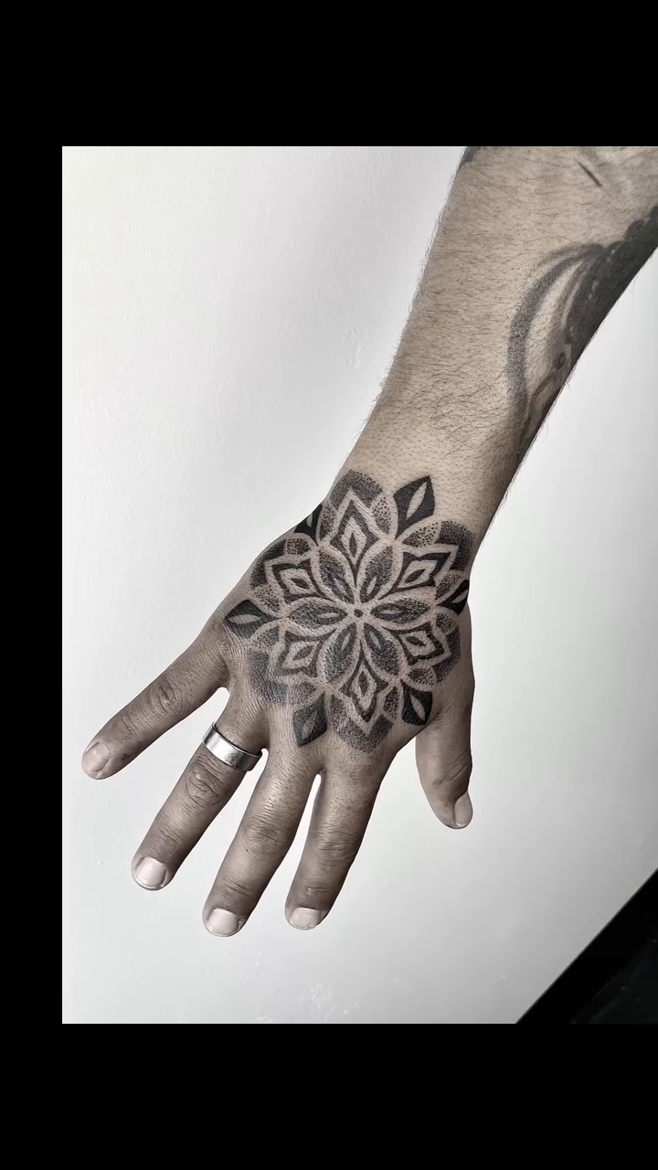 Mandala geometric tattoo by ⓝⓐⓘⓡⓐⓓⓞⓣⓢ