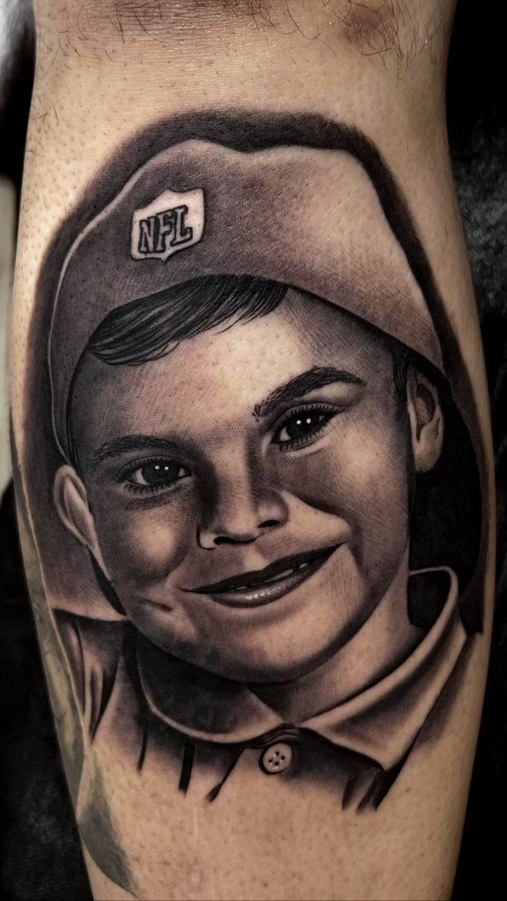Tattoo by @saeso___ — realism, black_and_grey