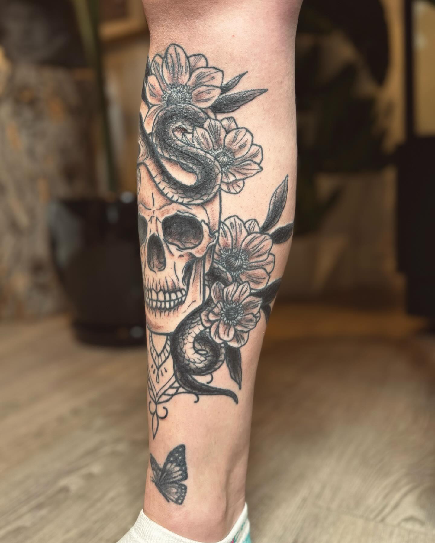 Tattoo by @astrearomerotattoos — black_and_grey, realism