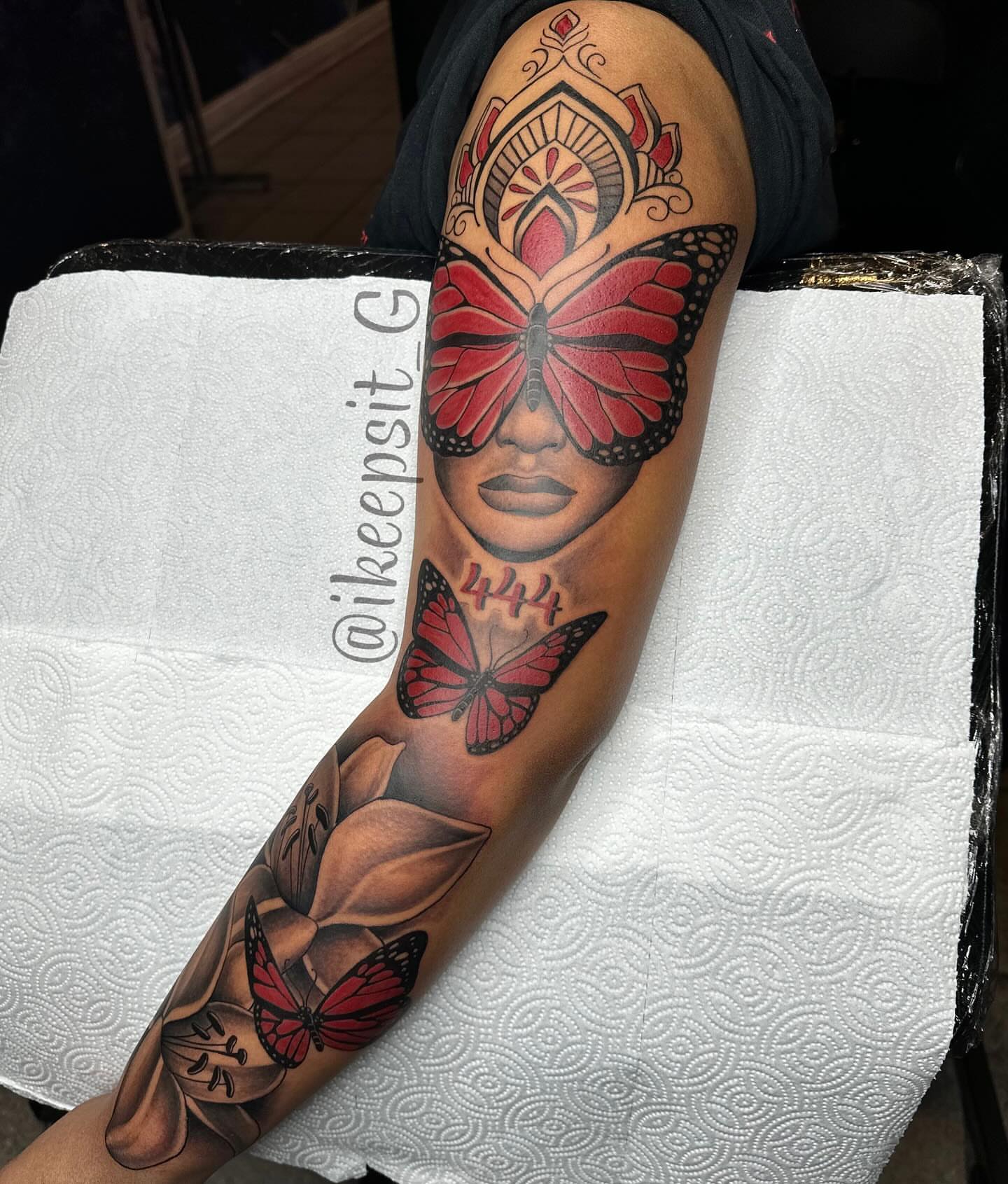 Tattoo by @ikeepsit_g — realism, dotwork