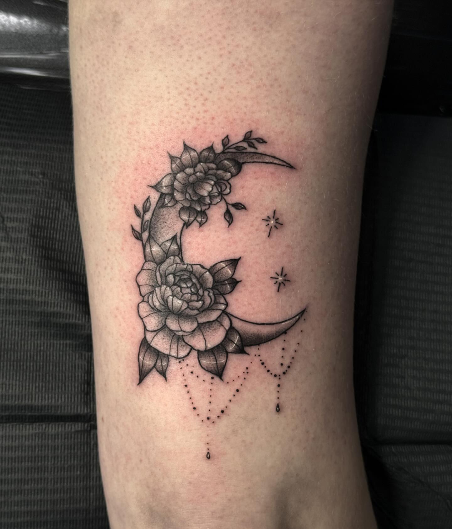 Moon and flowers dotwork tattoo on the forearm by โโฎโ๐ถ๐๐ฝ๐๐๐ู เฃชโญ las vegas tattoo artist
