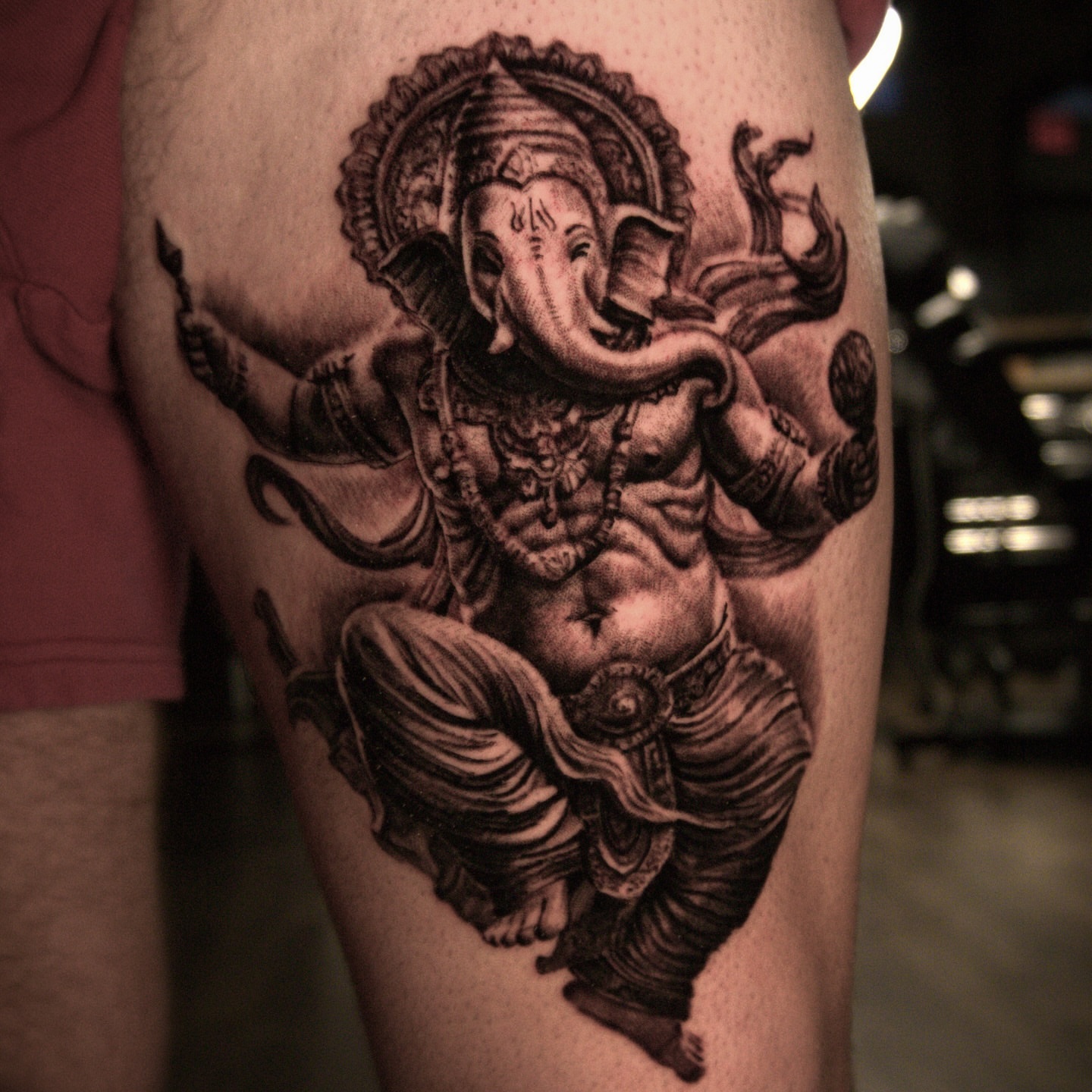 Tattoo by @aaronthomastattoos — black_and_grey