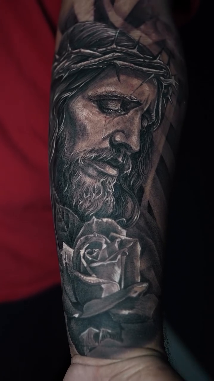 Jesus Christ and a rose realism tattoo by Duniel Garcia