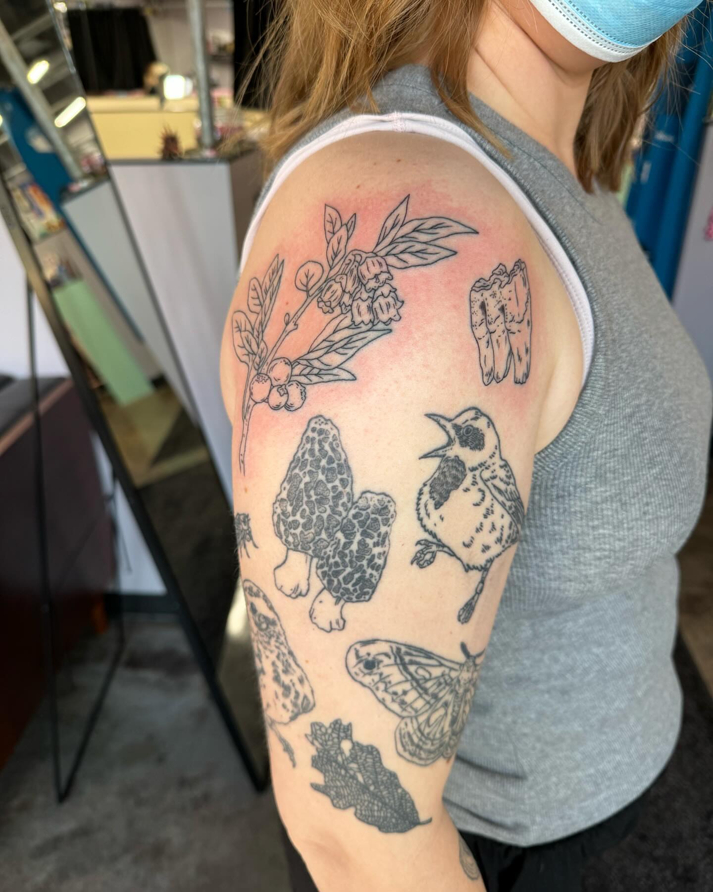 Tattoo by @jesloretattoo — black_and_grey