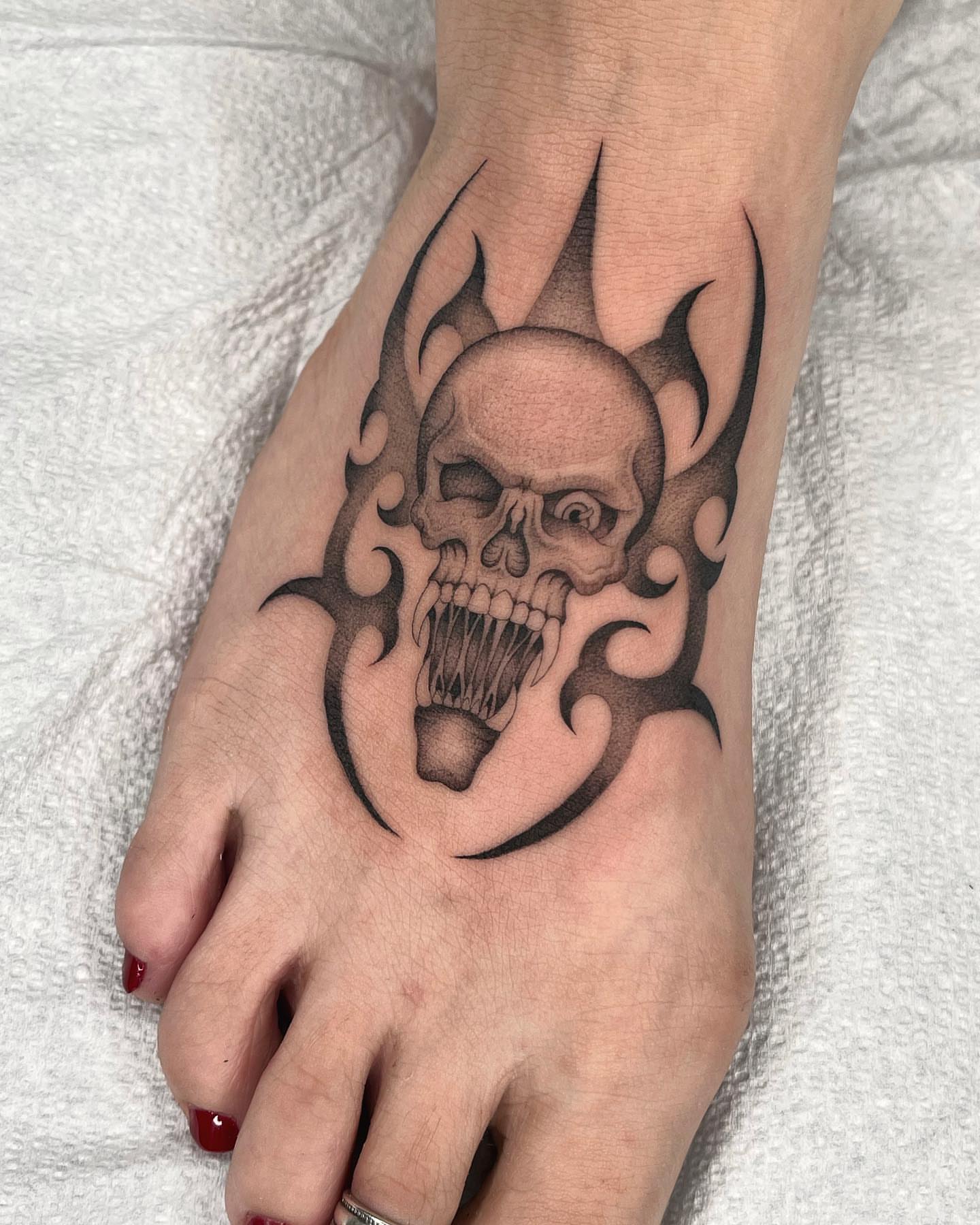 Tattoo by @tiyannagarlic — black_and_grey, tribal