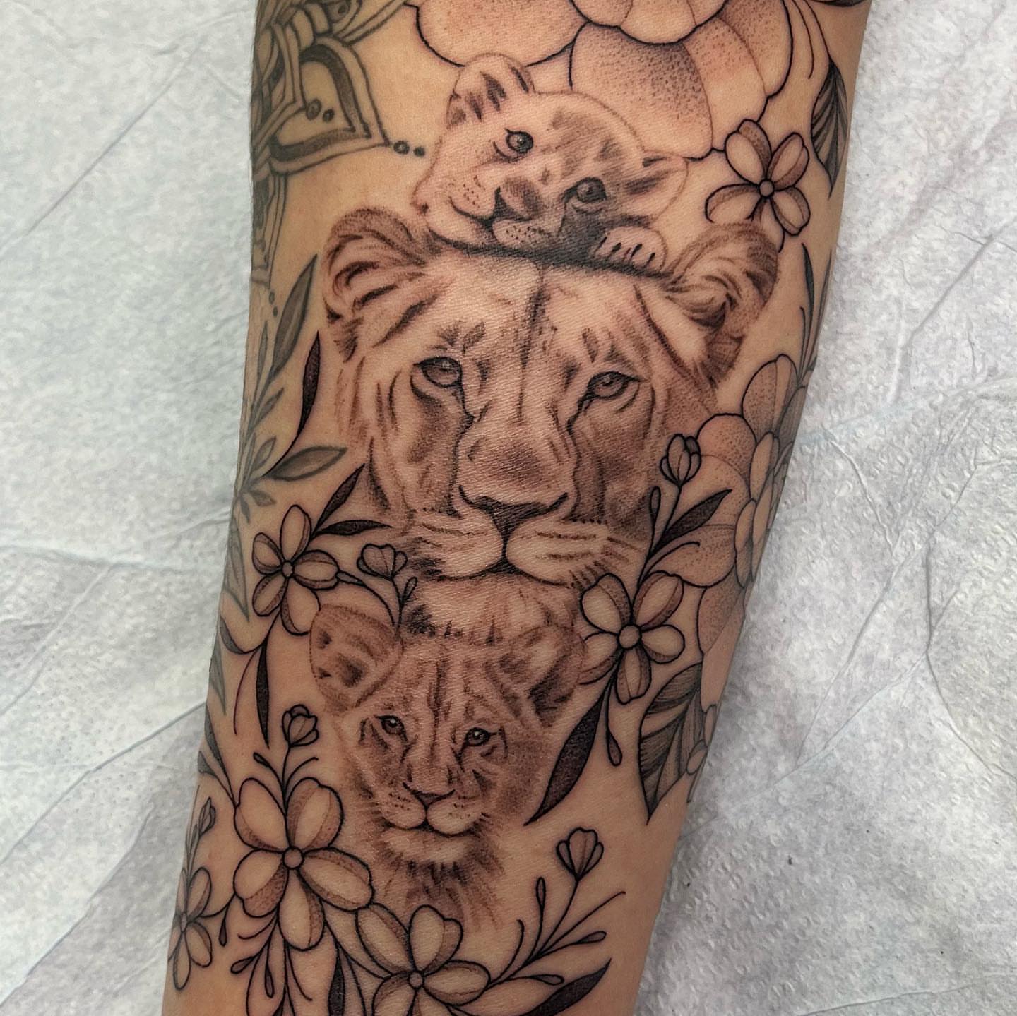 Lion family realism tattoo on the forearm by liliana lopez