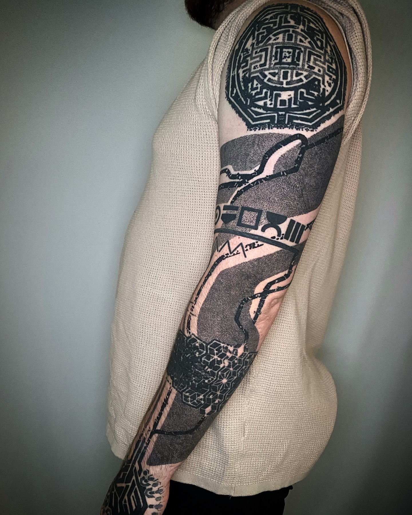 Geometric pattern geometric tattoo on the forearm by 𝚁 𝚊 𝚢 𝚗 𝚎  ⁜  𝚁 𝚘 𝚓 𝚊 𝚜
