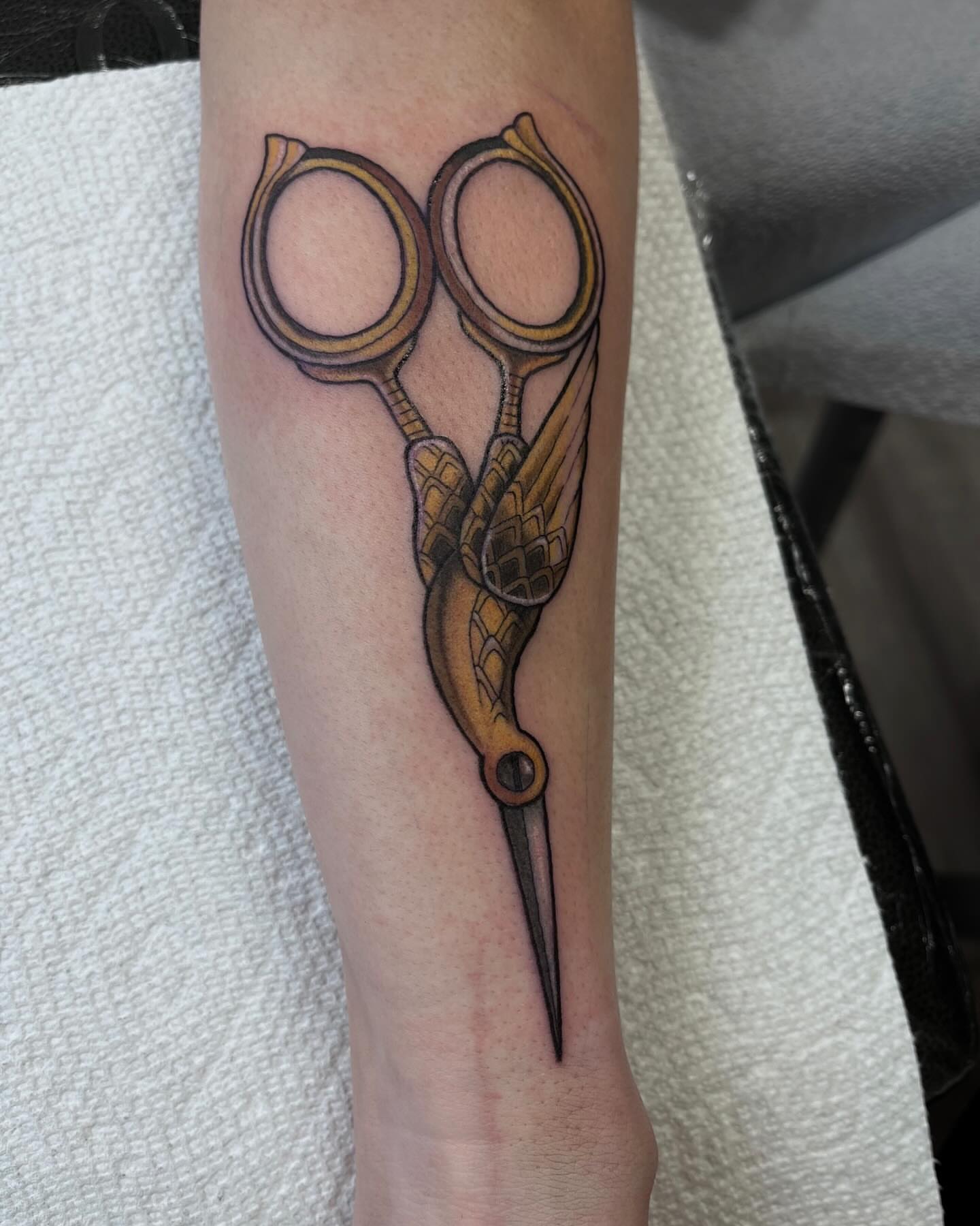 Scissors geometric tattoo on the forearm by ๐๐๐๐๐๐๐