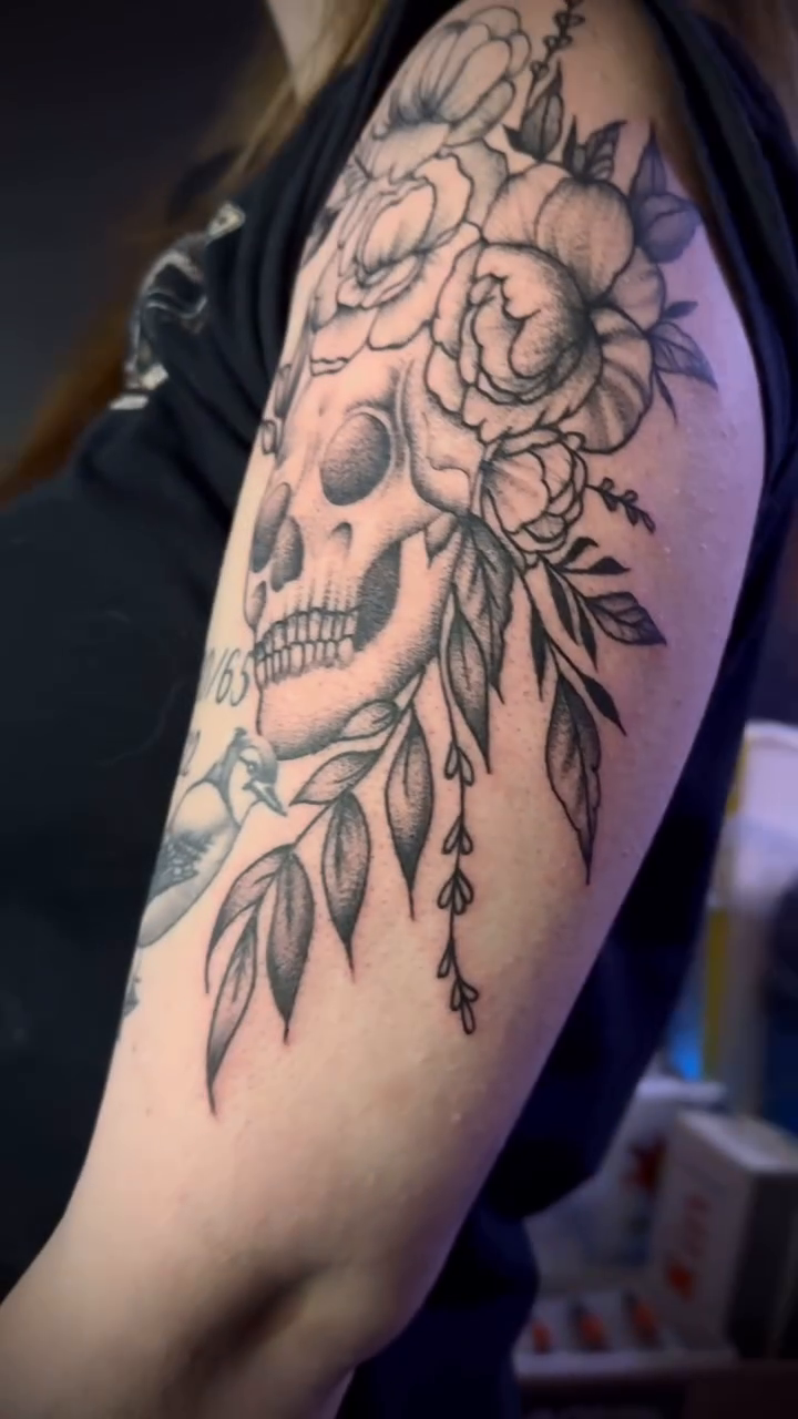 Skull with roses realism tattoo by Tattoo Artist based in Dallas Tx