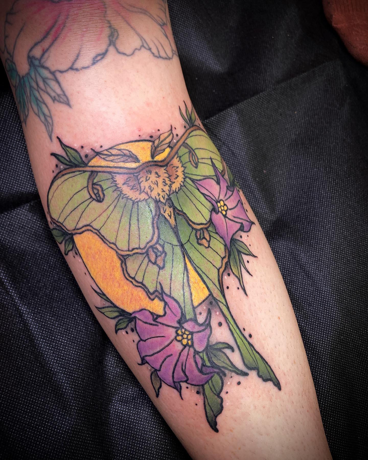 Luna moth and flowers new school tattoo on the forearm by โจ๐๐๐ฑ๐ฑ๐ฌ๐ฌ๐ฐ ๐๐ถ ๐๐ฏ๐ฆ๐ซโจ