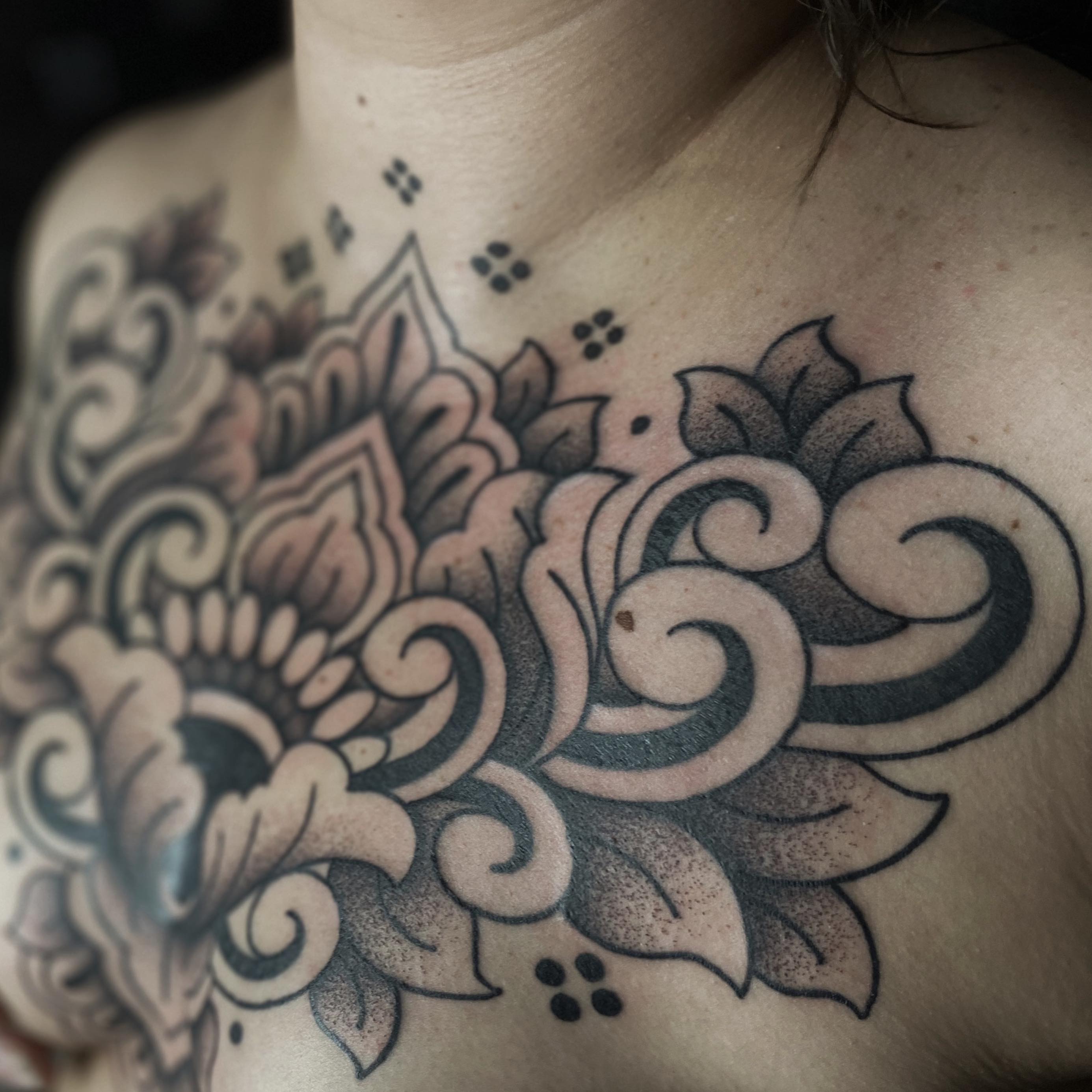 Tattoo by @veronicamussertattoo — black_and_grey, ornamental